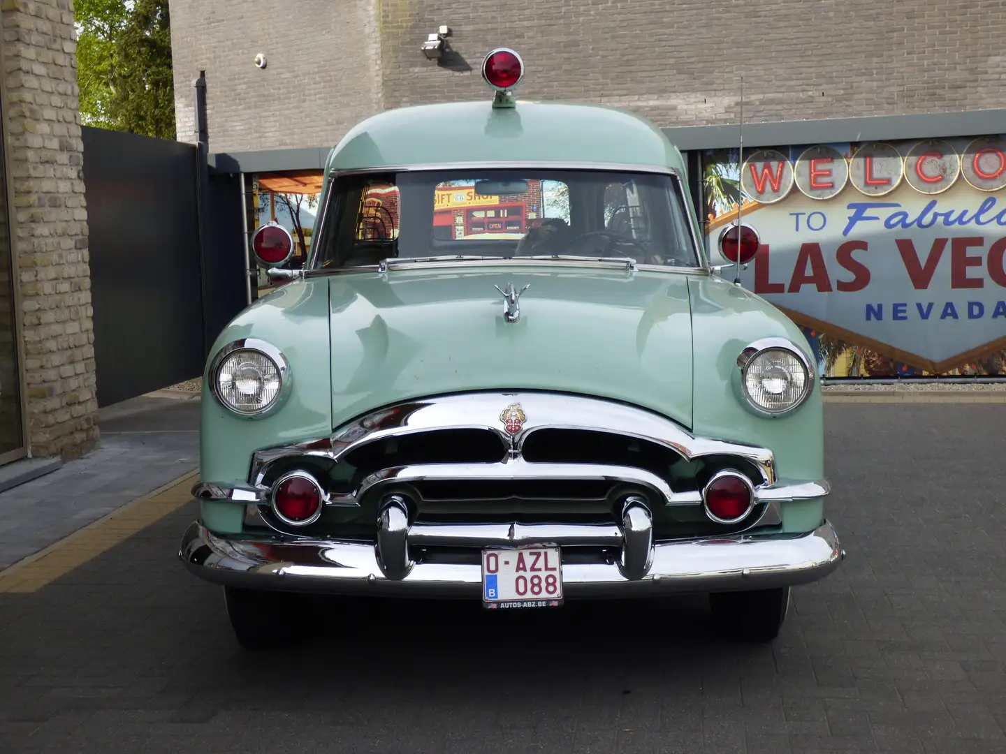 Oldtimer Packard Lady Henney  ambulance Grün - 2