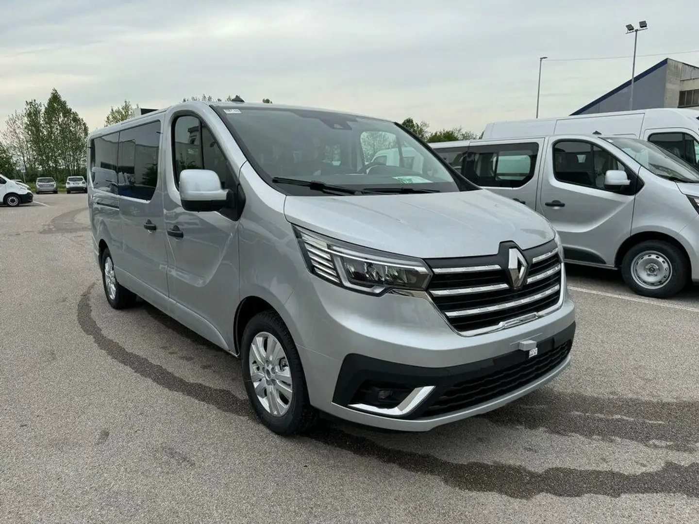 Renault Trafic 2.0 dci 150cv L2H1 Authentic AUTO 9 POSTI Argento - 2