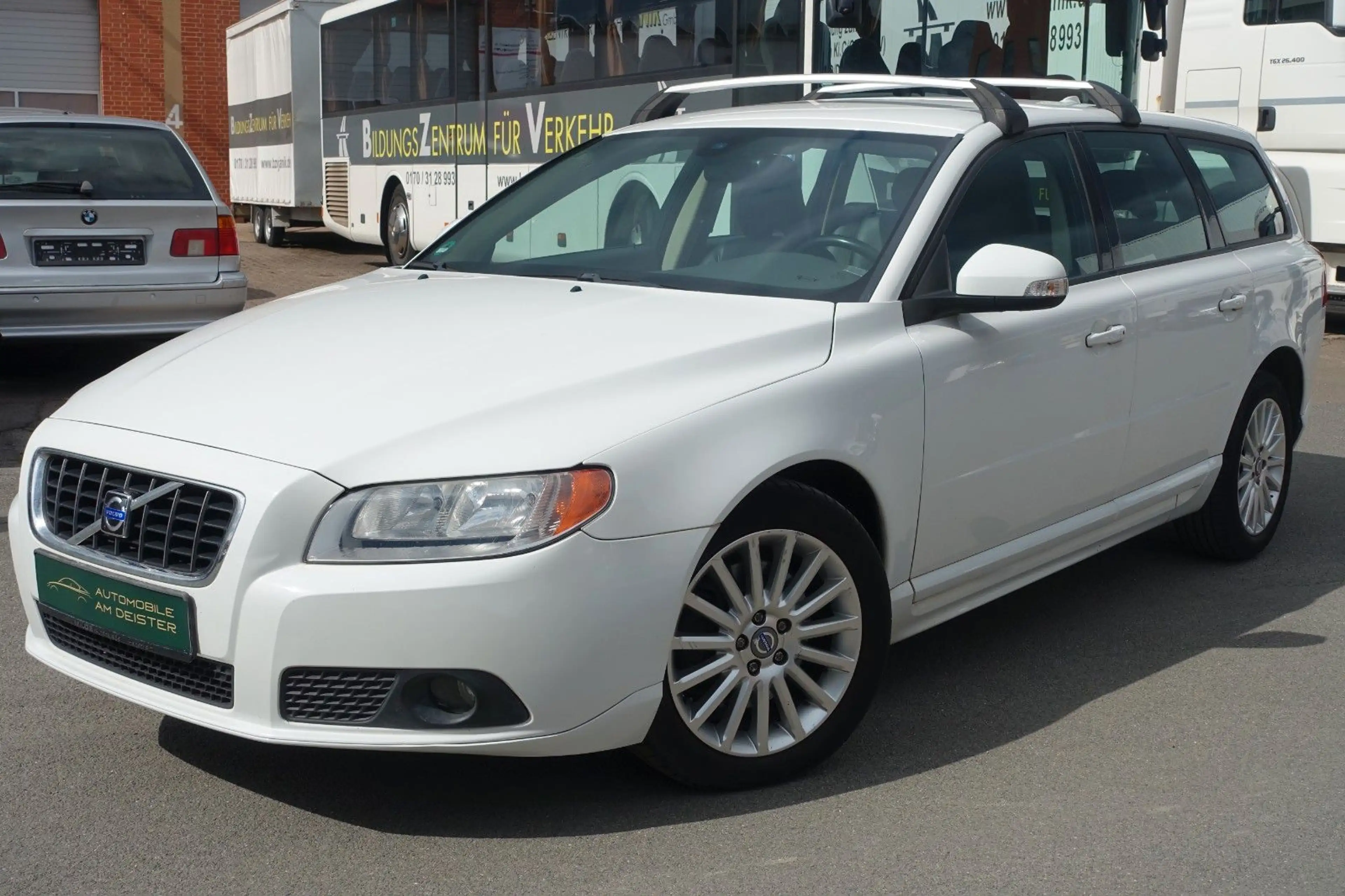 Volvo V70 Kombi Momentum*2.4l*5-ZYLINDER*AUTOMATIK*TEM