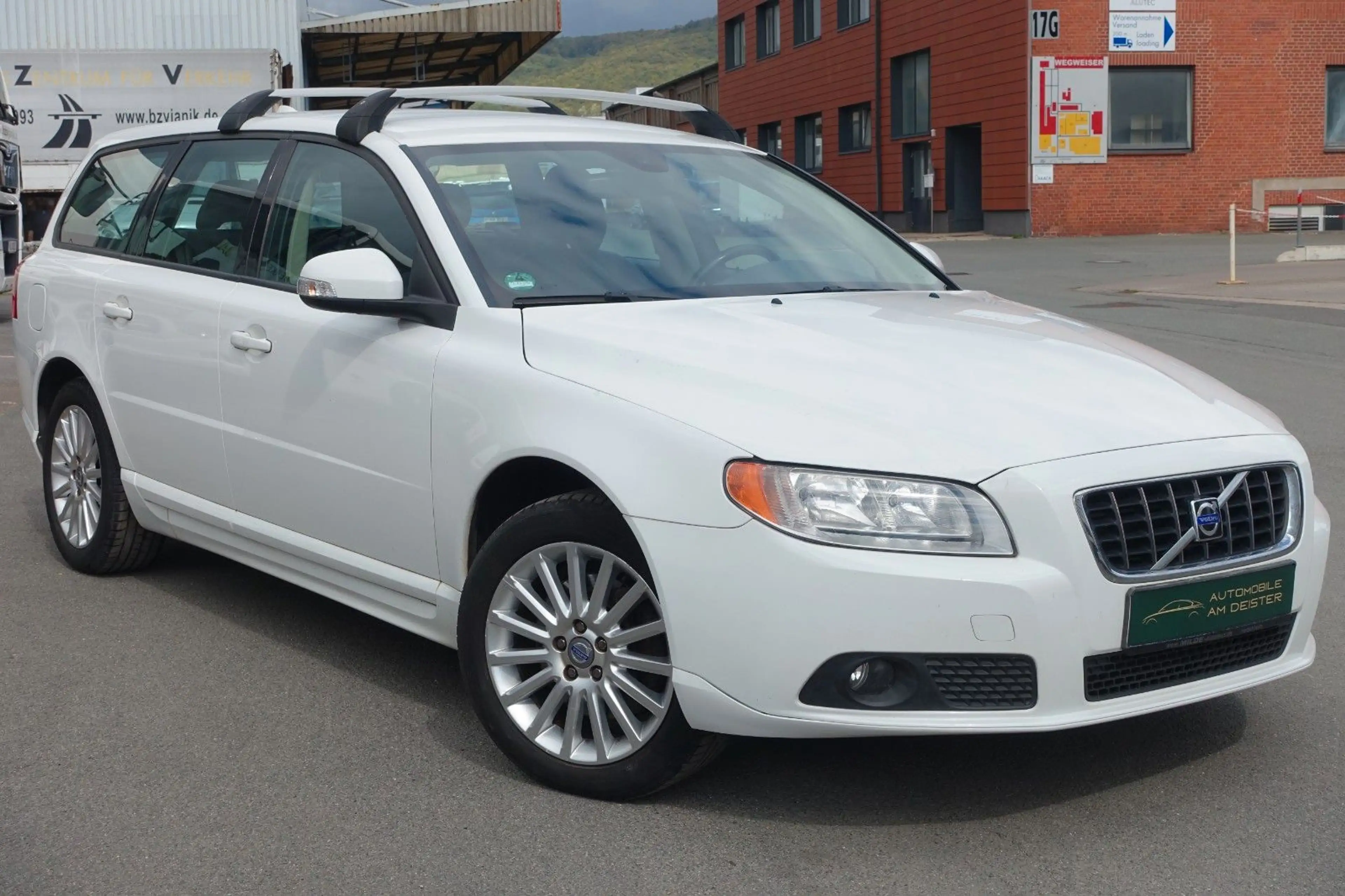Volvo V70 Kombi Momentum*2.4l*5-ZYLINDER*AUTOMATIK*TEM — photo 2