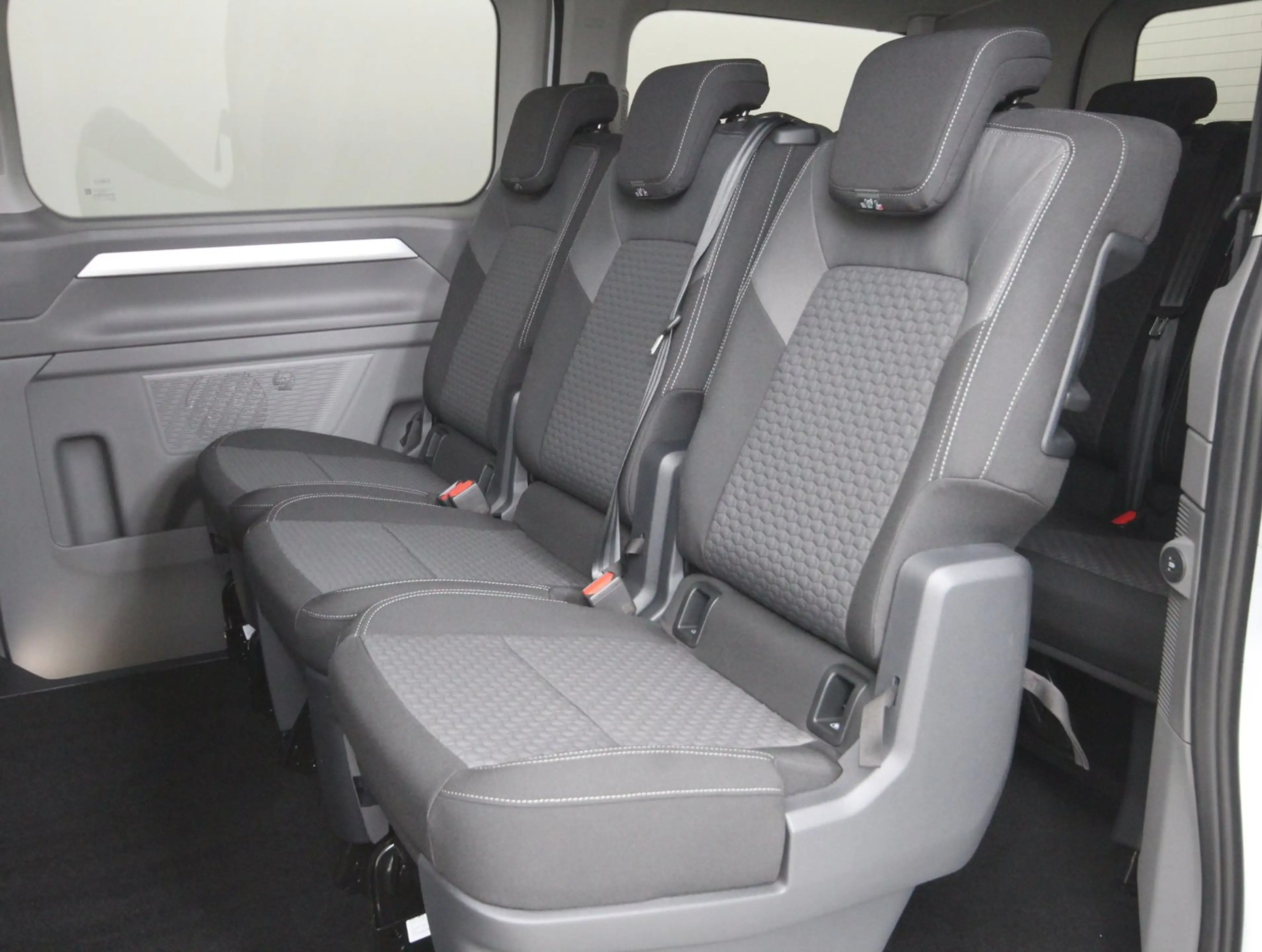 Volkswagen T7 Caravelle VW T7 Caravelle Life TDI — photo 10