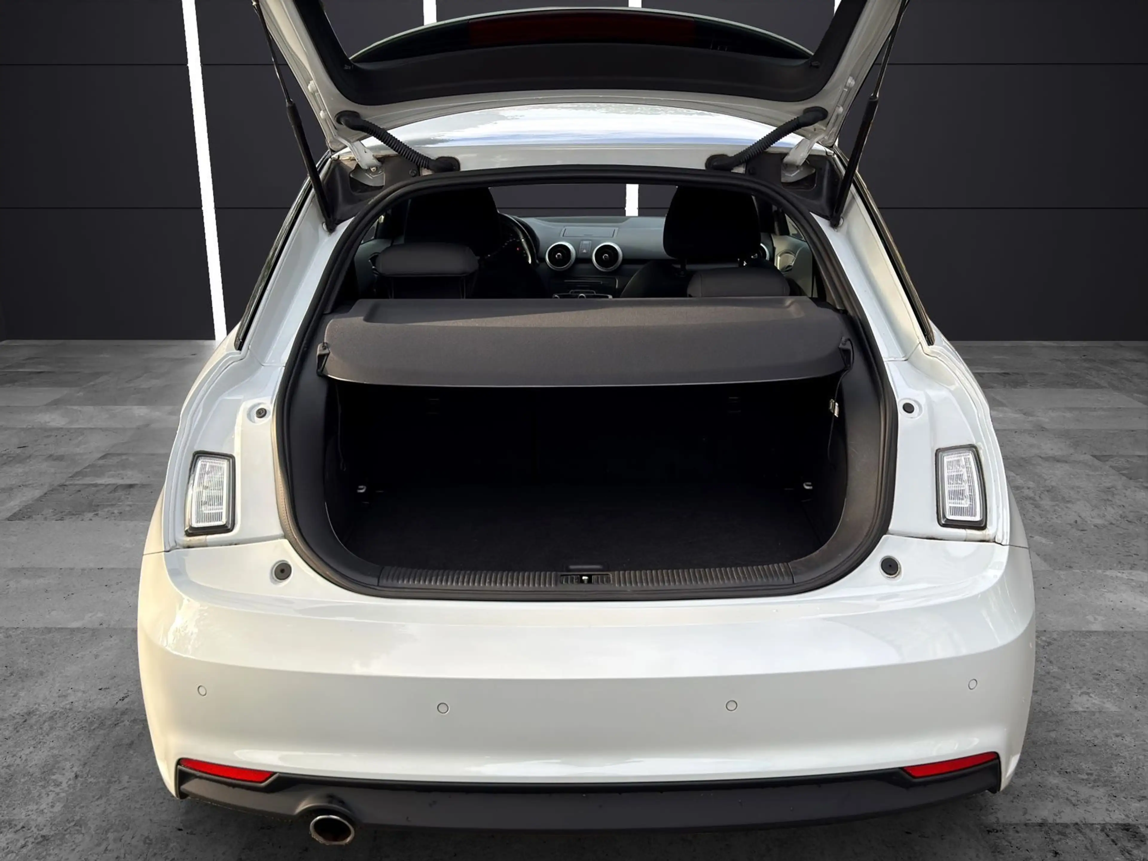 Audi A1 1.6 TDI design DSG/Xenon+/Navi/Tempomat — photo 11
