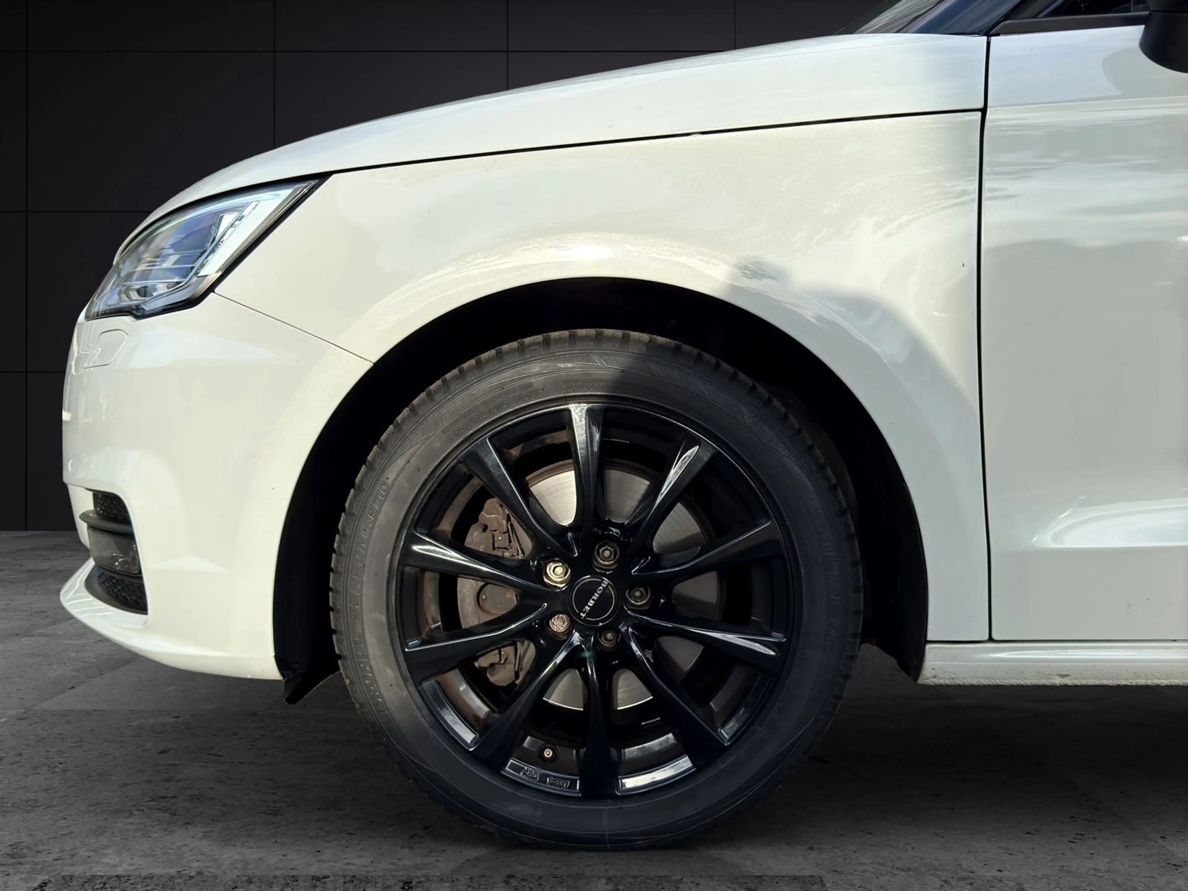 Audi A1 1.6 TDI design DSG/Xenon+/Navi/Tempomat — photo 9
