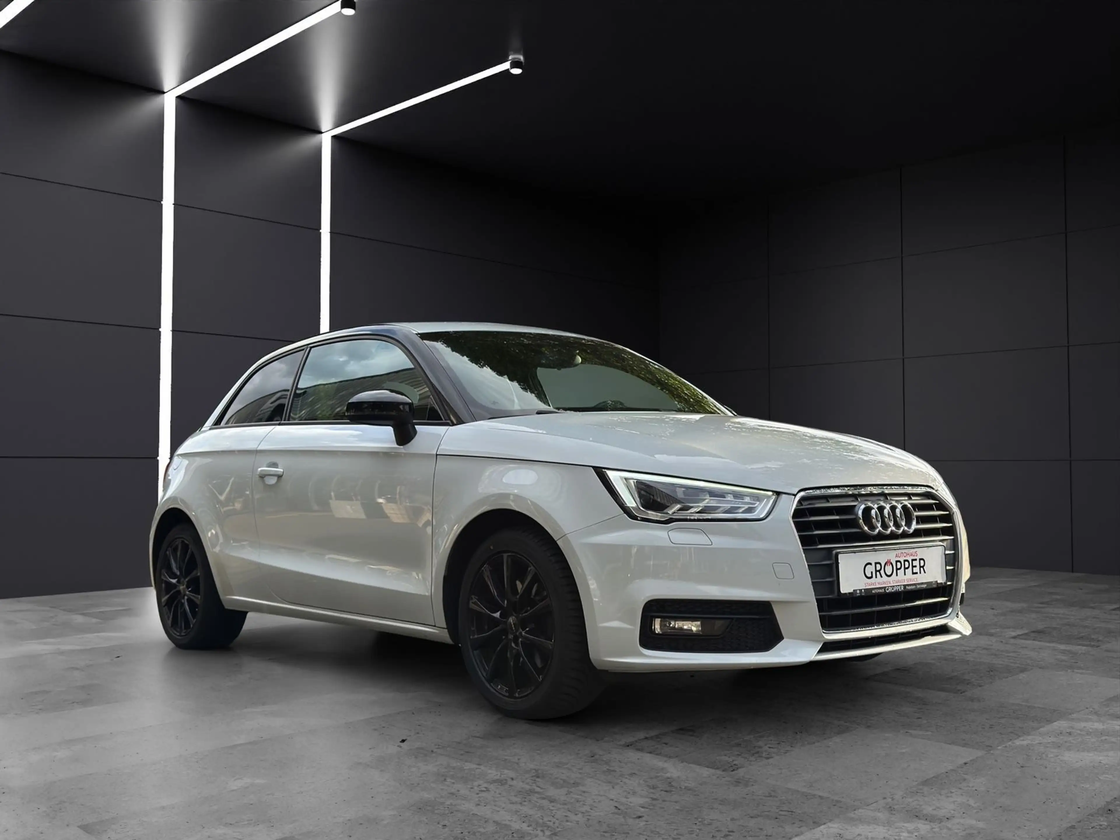 Audi A1 1.6 TDI design DSG/Xenon+/Navi/Tempomat — photo 3