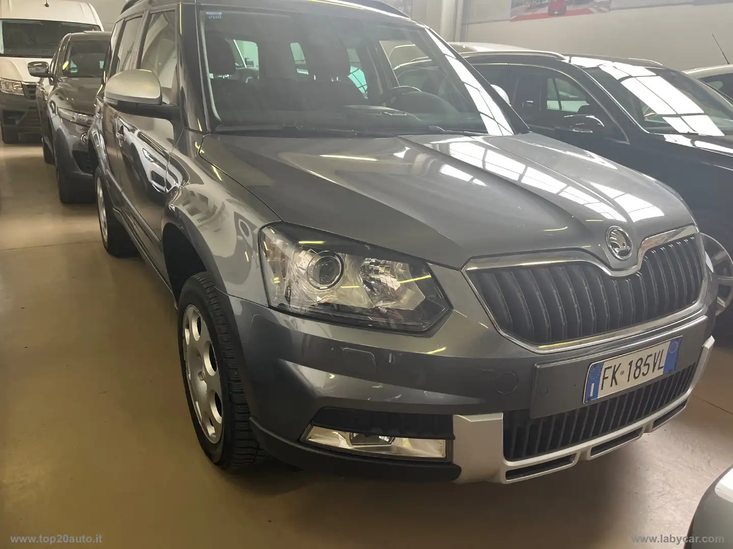 Skoda Yeti Outdoor 2.0 TDI SCR 110 4x4 S. Plus Grigio - 2