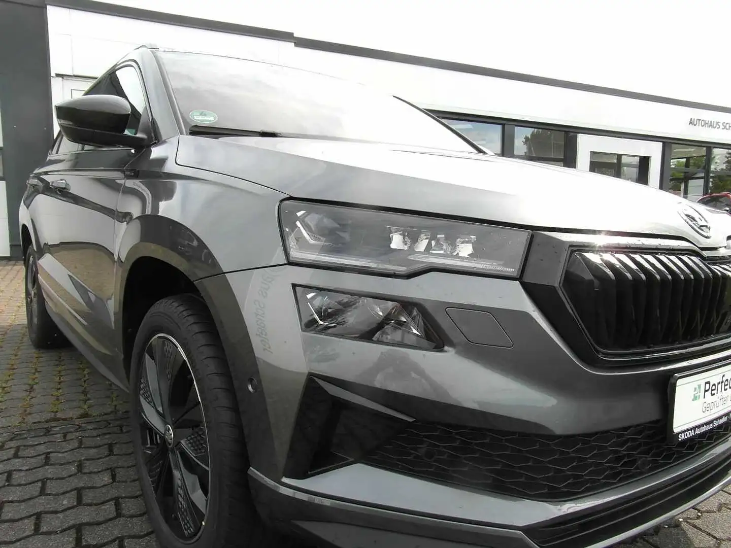 Skoda Karoq 1.5 TSI ACT DSG Sportline, AHK, Grau - 1
