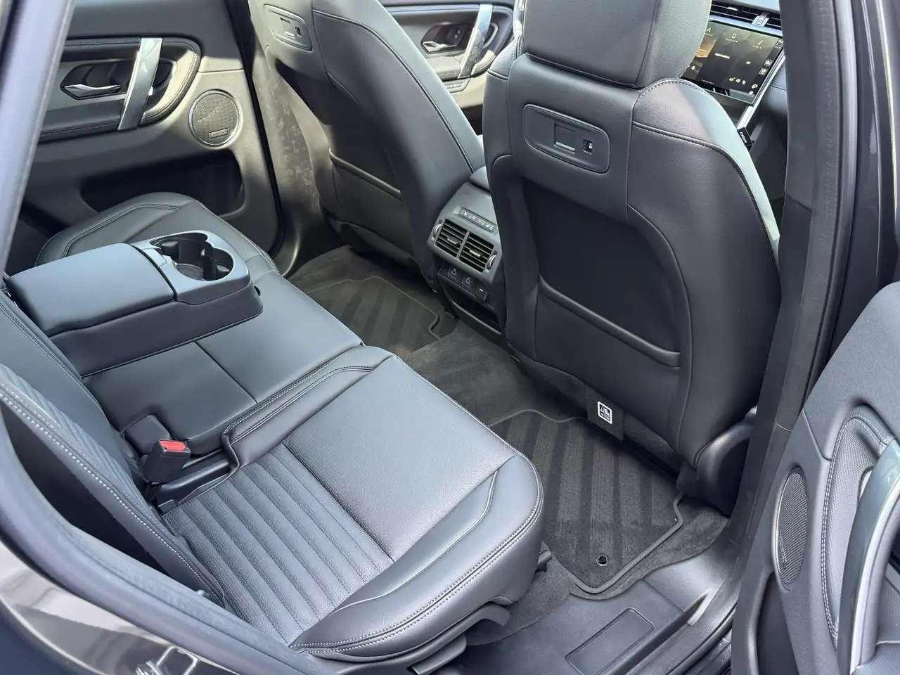 Land Rover Discovery Sport 2026 — фото 16