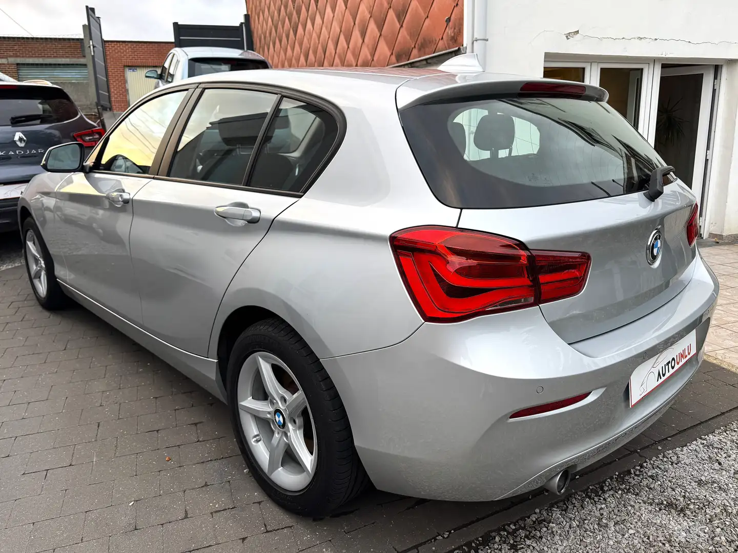 BMW 116 116i Argent - 2
