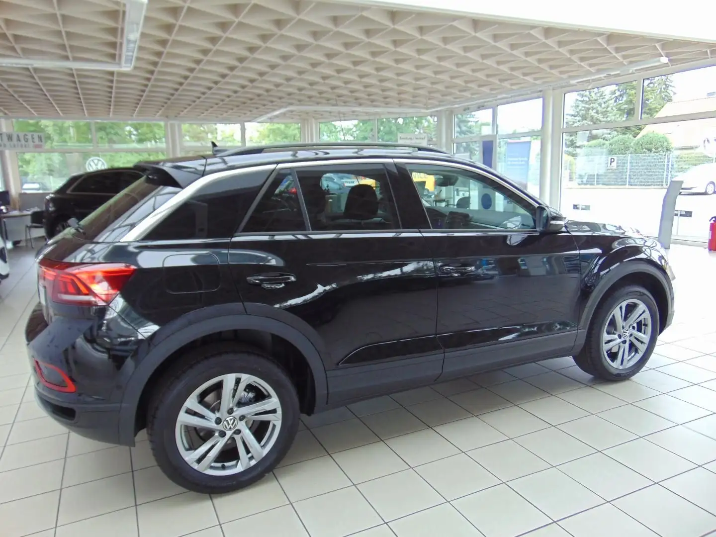Volkswagen T-Roc T-ROC Life 1.5 TSI DSG AHK/NAVI/RÜ-KAMERA Schwarz - 2