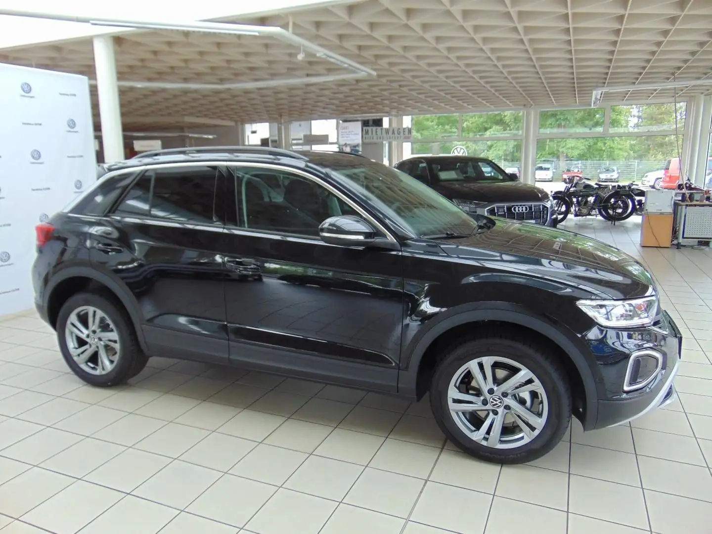 Volkswagen T-Roc T-ROC Life 1.5 TSI DSG AHK/NAVI/RÜ-KAMERA Schwarz - 1