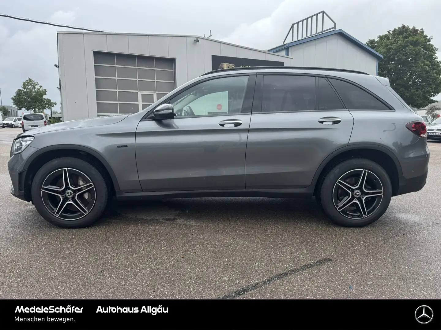 Mercedes-Benz GLC 300 GLC 300 e 4MATIC AMG Night AHK Mem KeylGo Kam LED Grau - 2
