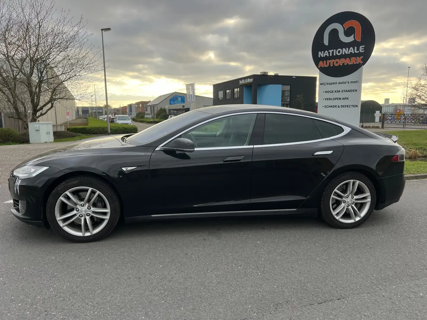 Tesla Model S 2015 * 85 Base * 363.D km * Zeer nette Tesla * APK Zwart - 2