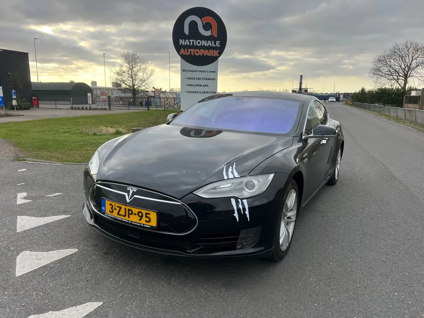 Tesla Model S 2015 * 85 Base * 363.D km * Zeer nette Tesla * APK Zwart - 1