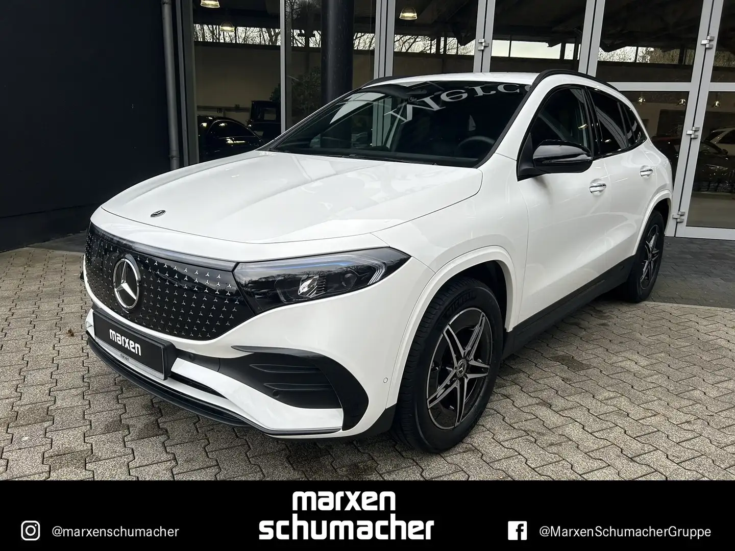 Mercedes-Benz EQA 300 EQA 300 4M AMG Night+HuD+Distr+Winter+2000€BONUS Weiß - 1