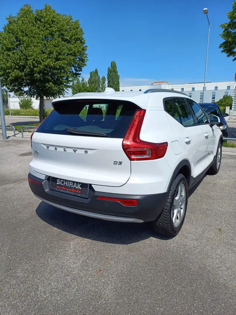 Volvo XC40 XC40 D3 Momentum Geartronic Weiß - 2