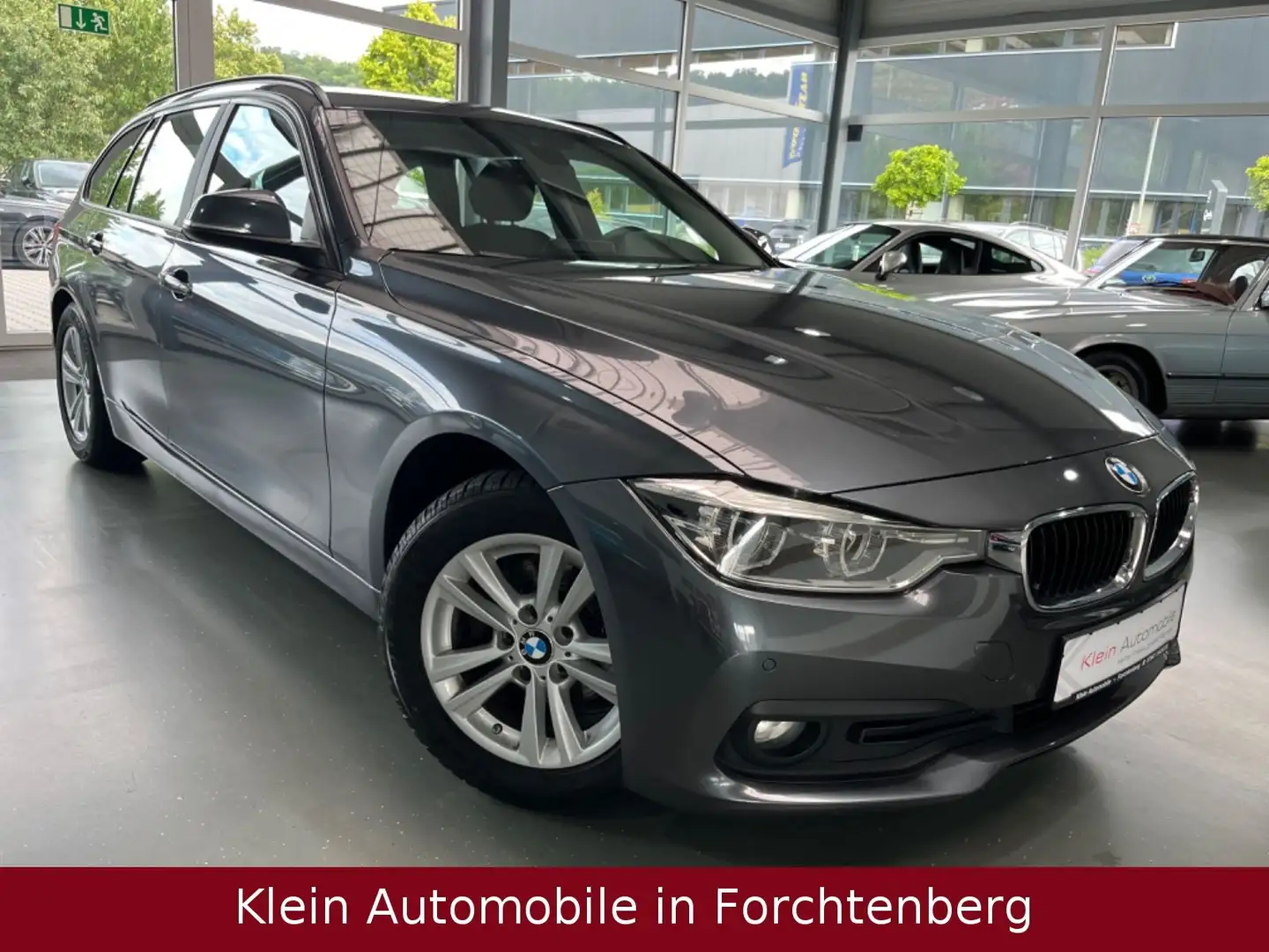 BMW 318 d Touring Advantage Aut Nav LED DrivingAssist Grau - 1