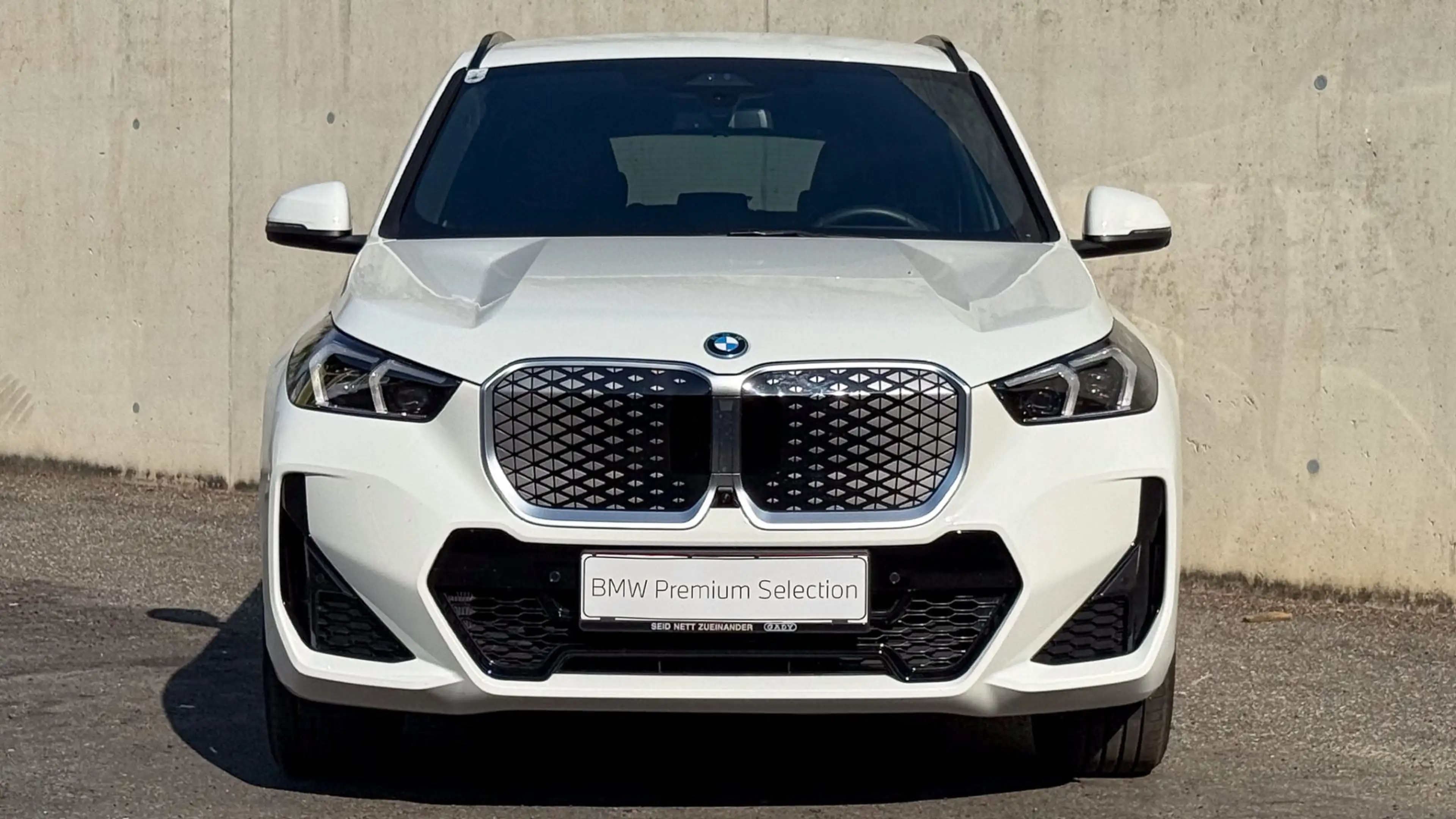BMW iX1 eDrive20 M-Sportpaket — photo 2