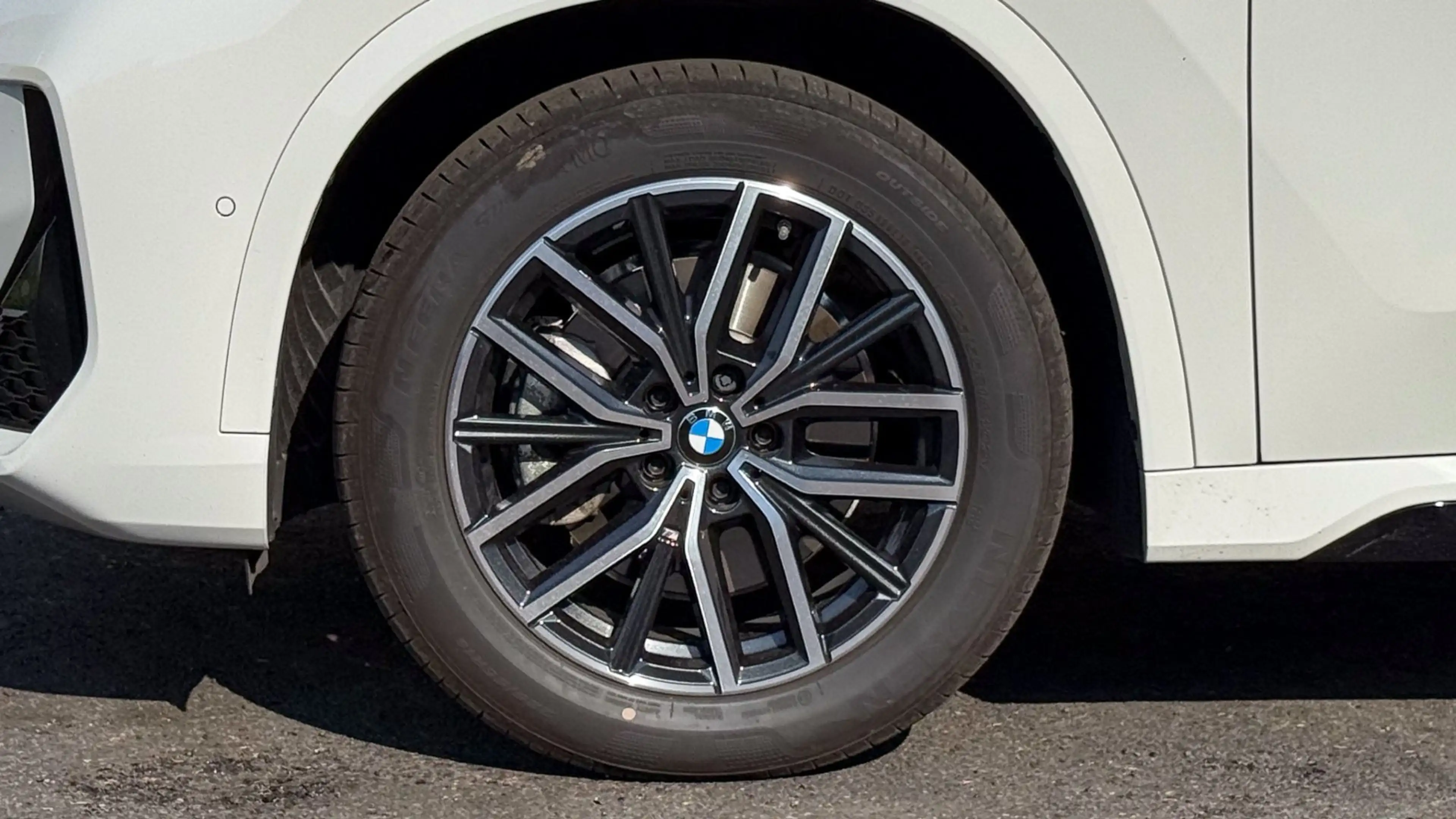 BMW iX1 eDrive20 M-Sportpaket — photo 7