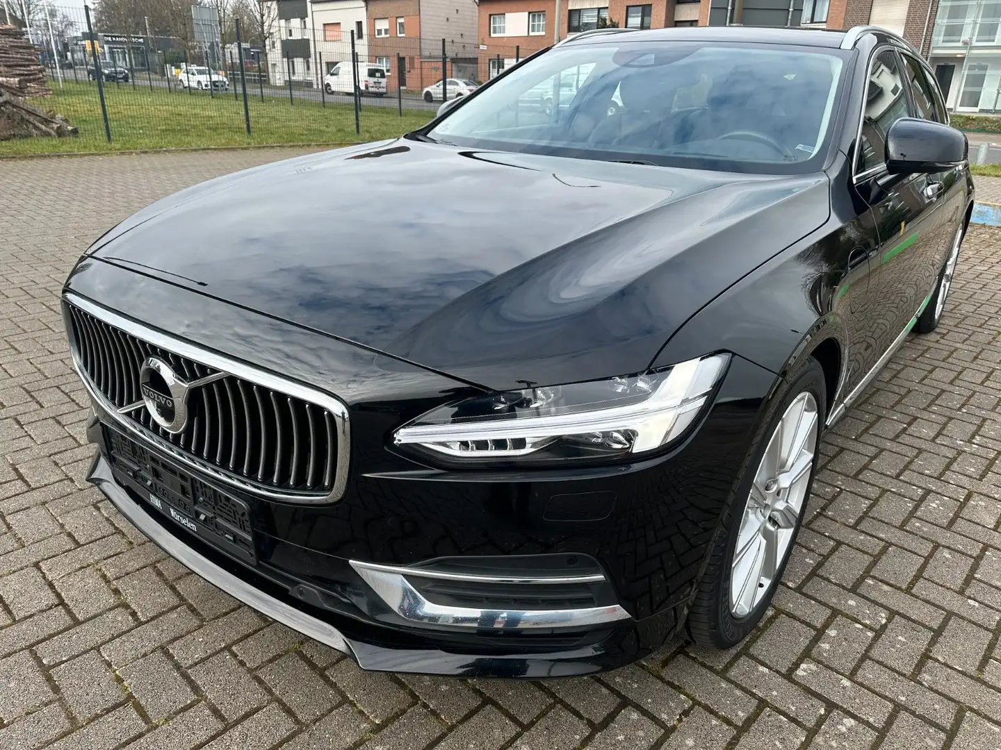 Volvo V90 Kombi Inscription Plug-In Hybrid AWD Noir - 1