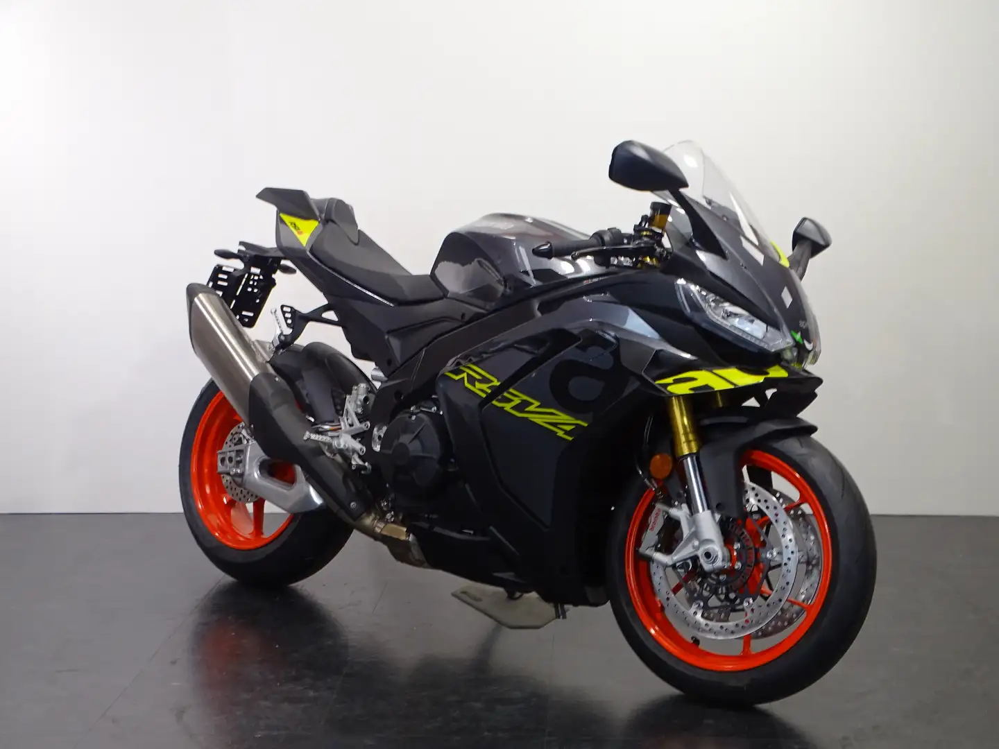 Aprilia RSV4 1100 Geel - 2