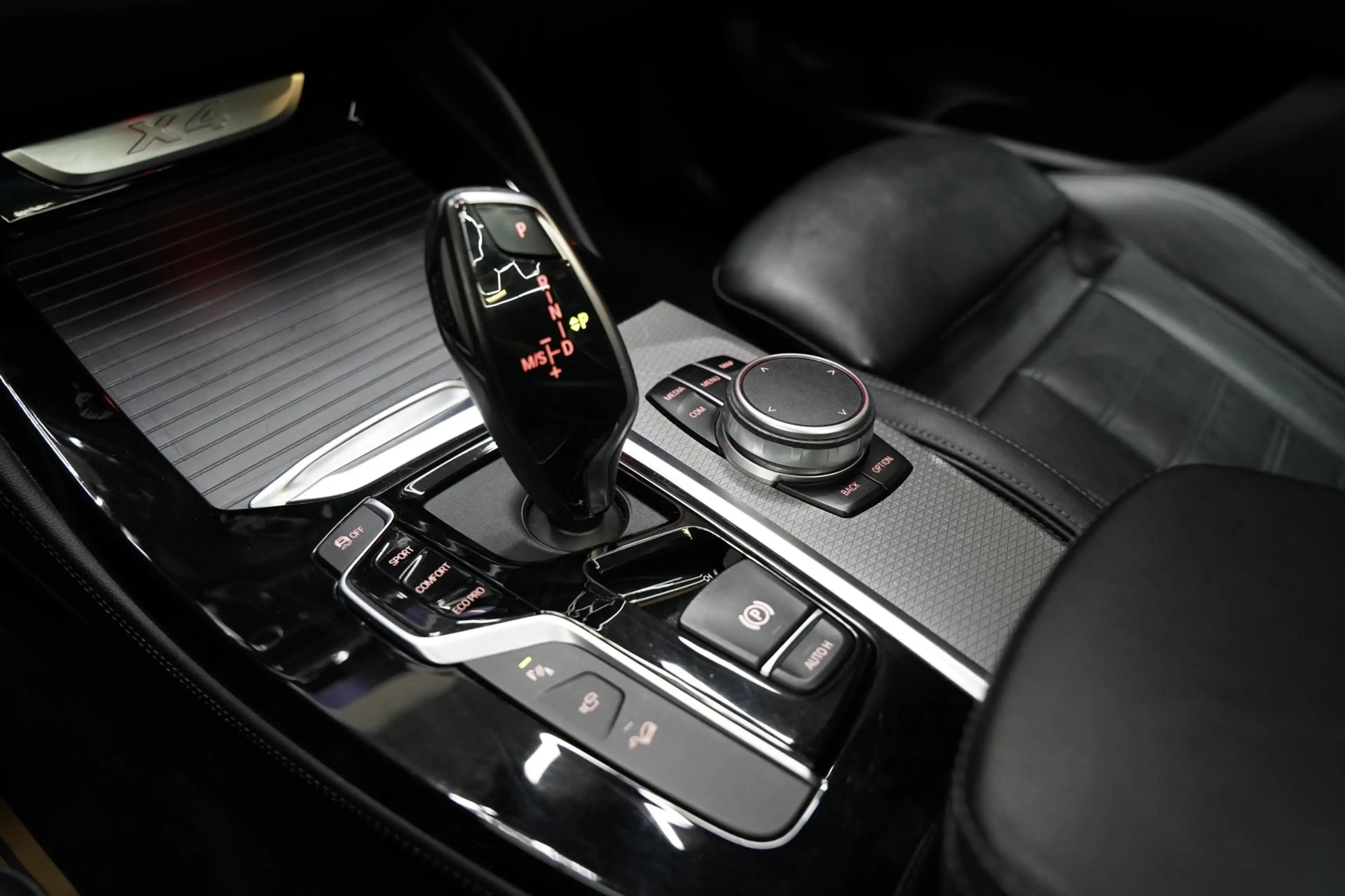 BMW X4 XDrive20i M SPORT PANO 360 CAM HUD SFEERVERL NAP — photo 15
