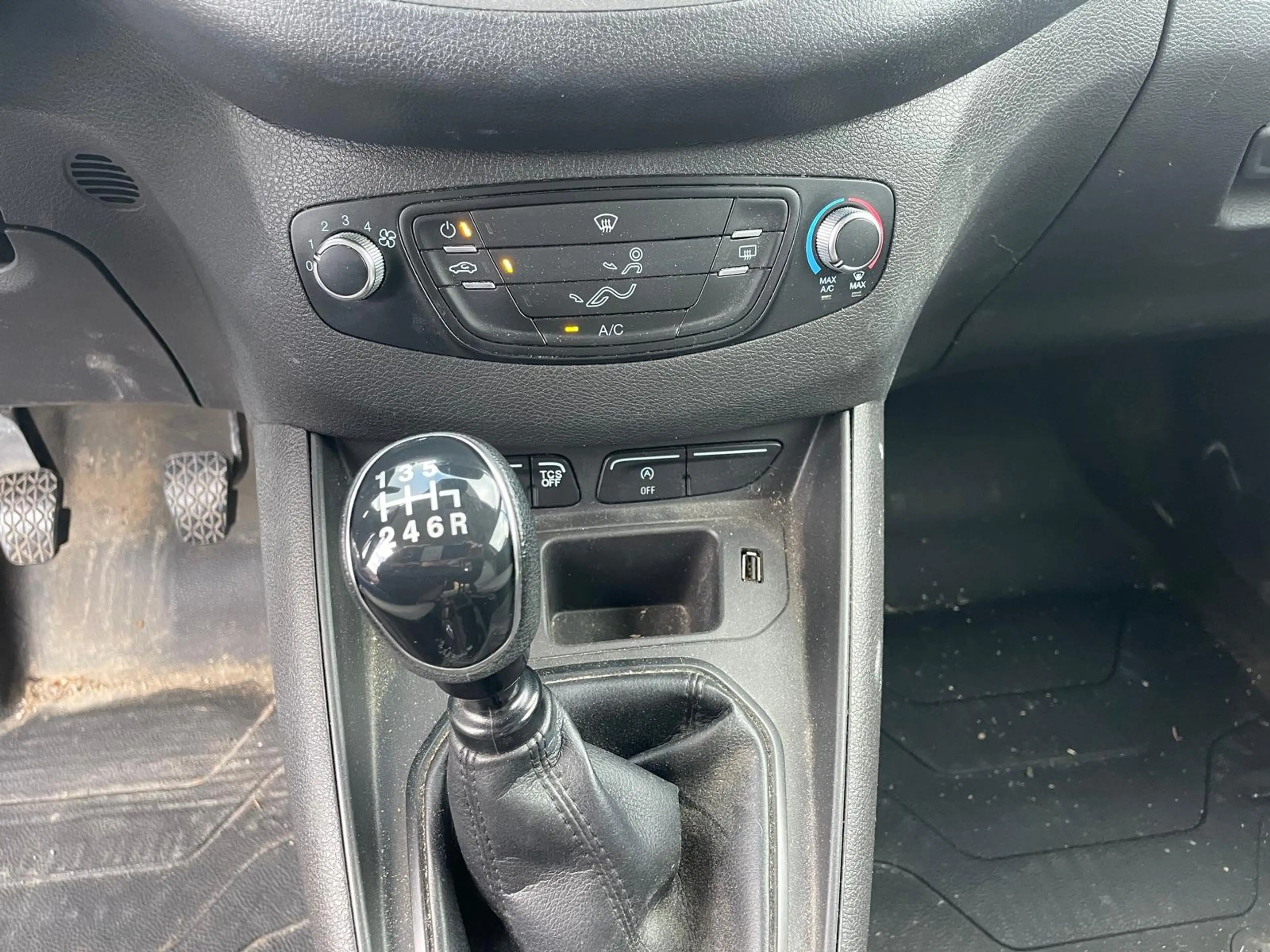 Ford Courier Trend — photo 13