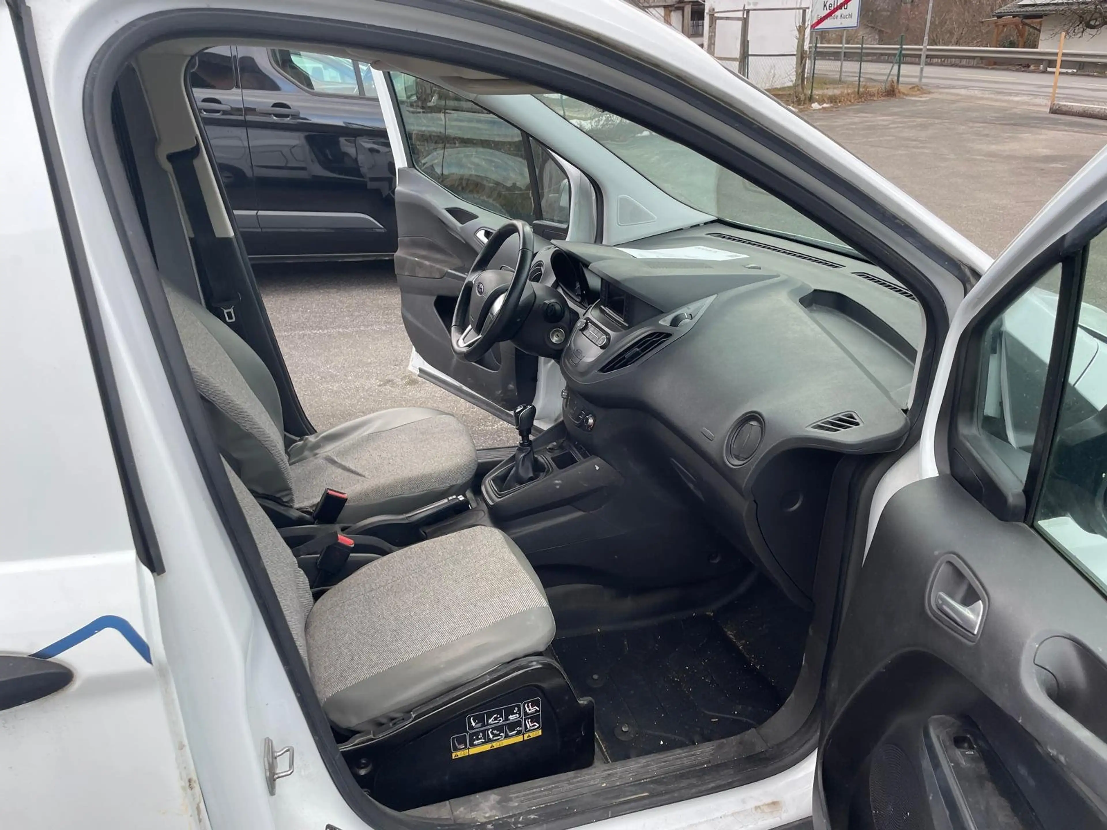 Ford Courier Trend — photo 6