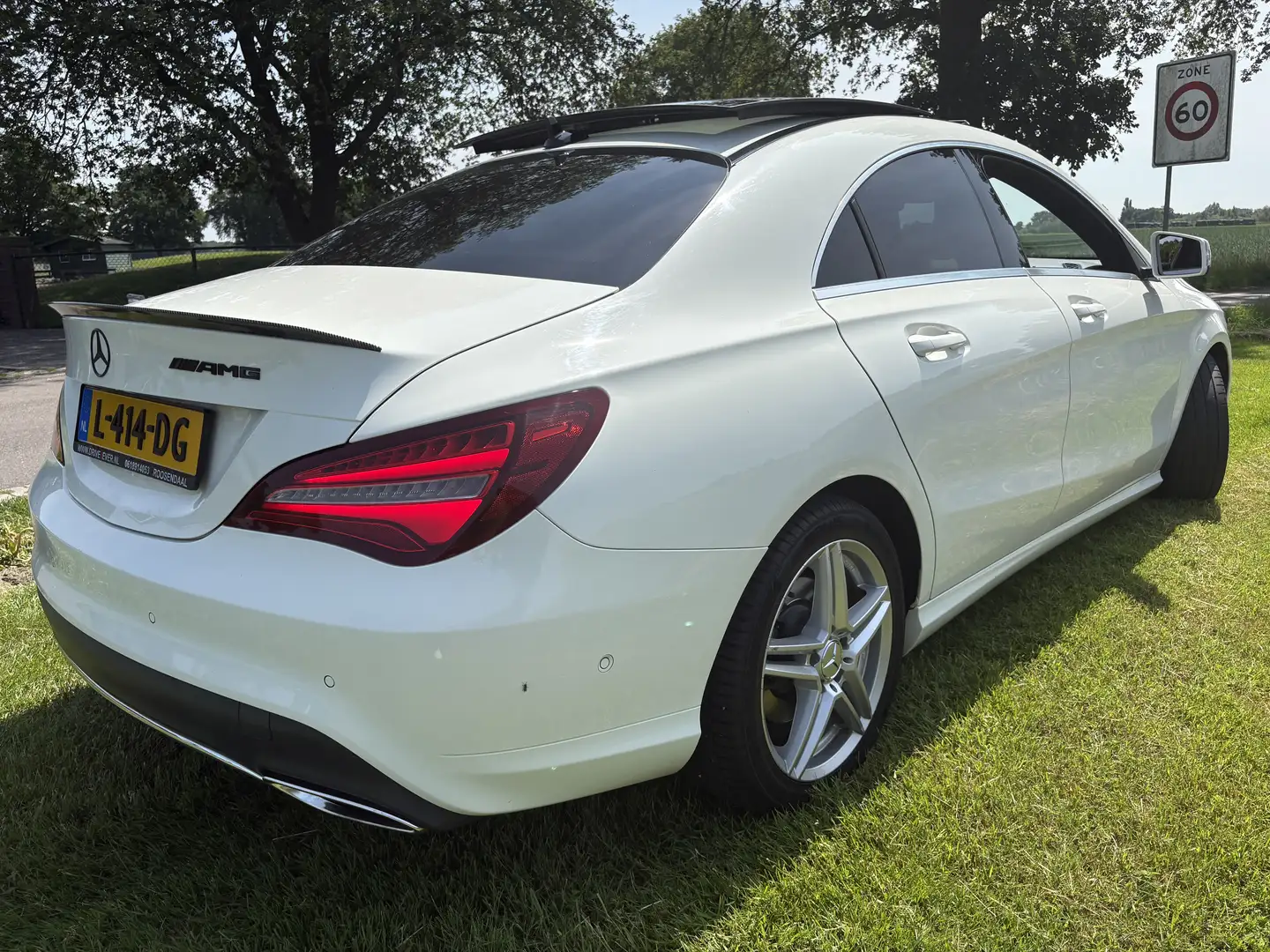 Mercedes-Benz CLA 180 AMG Facelift Edition •PANO•CARPLAY•180PK Wit - 2