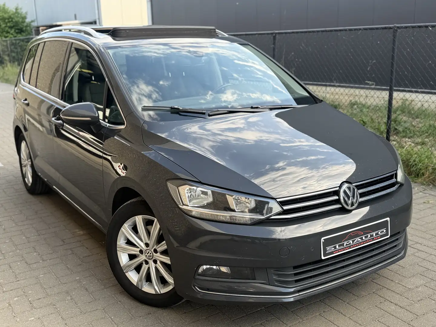 Volkswagen Touran 2l 150cv toit pano  11200 HTVA Gris - 2