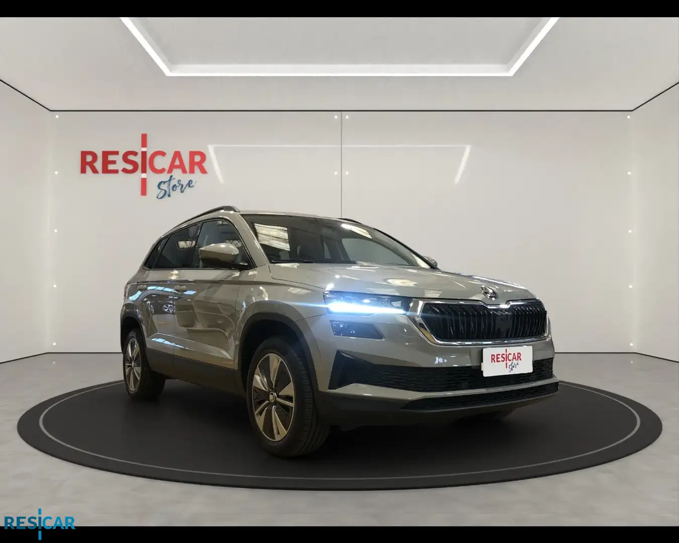 Skoda Karoq 1.5 TSI ACT Executive Grigio - 1