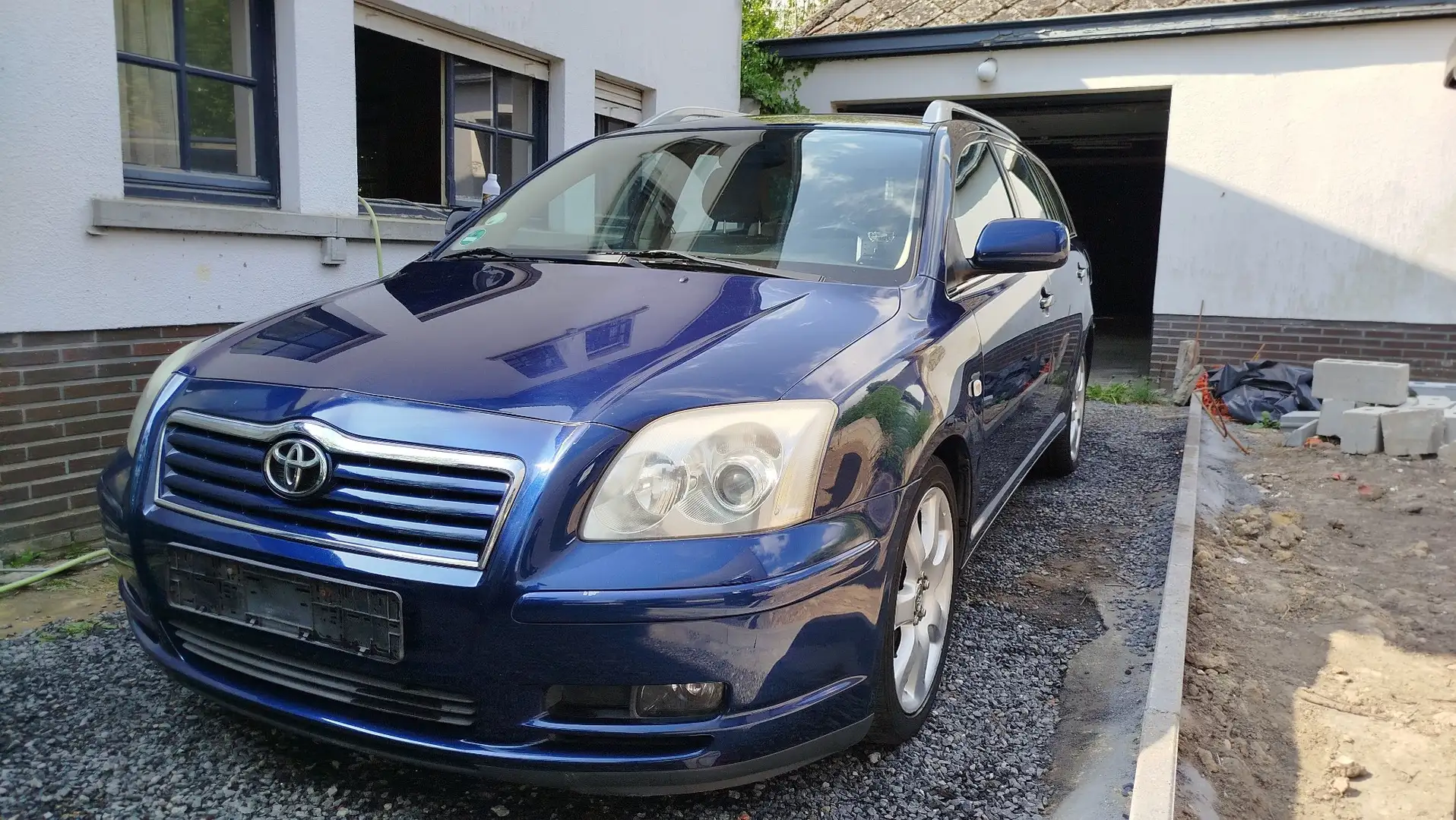 Toyota Avensis 2.0 VVT-i Combi Travel export good condition - 1