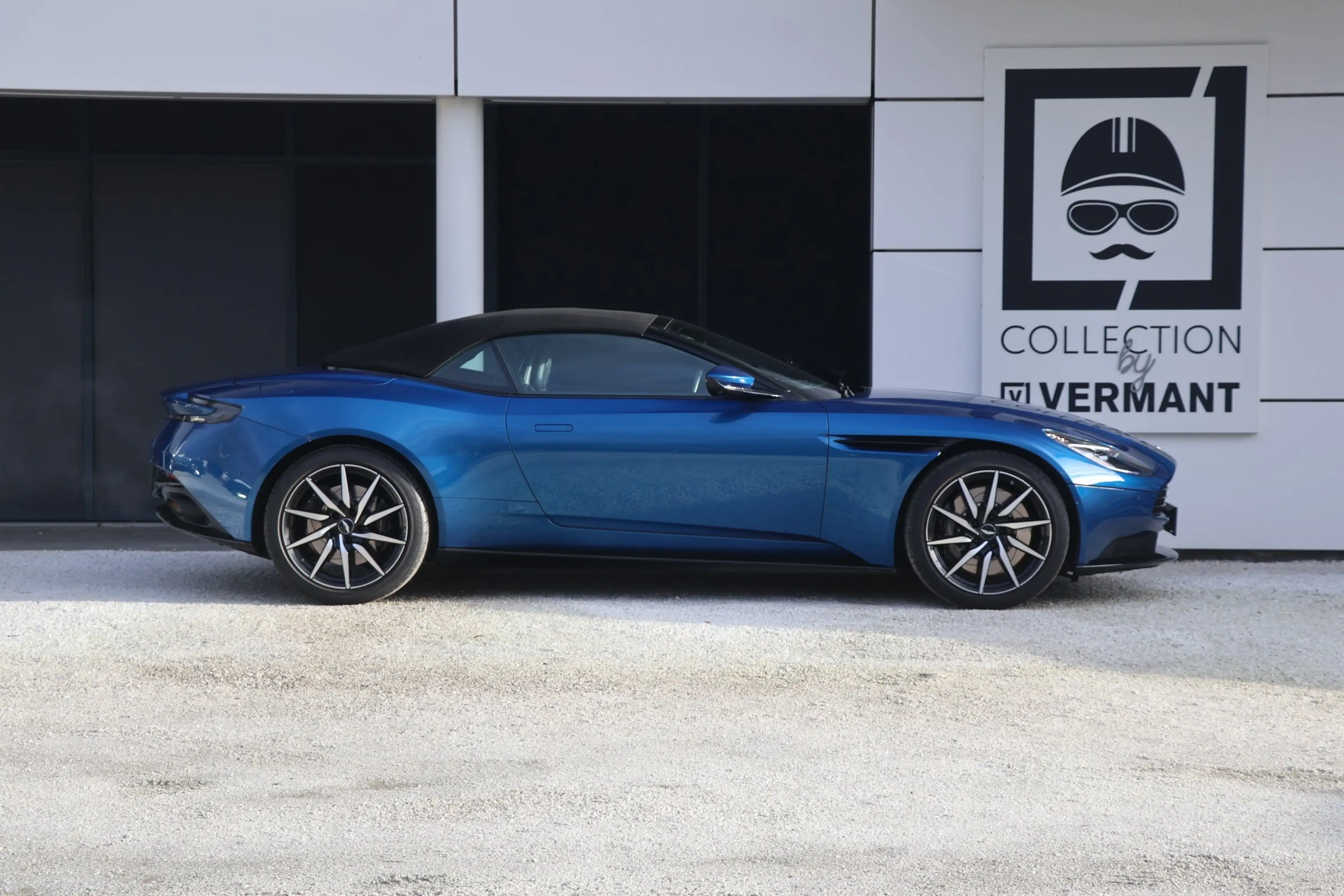 Aston Martin DB11 DB11 V8 Volante — photo 4