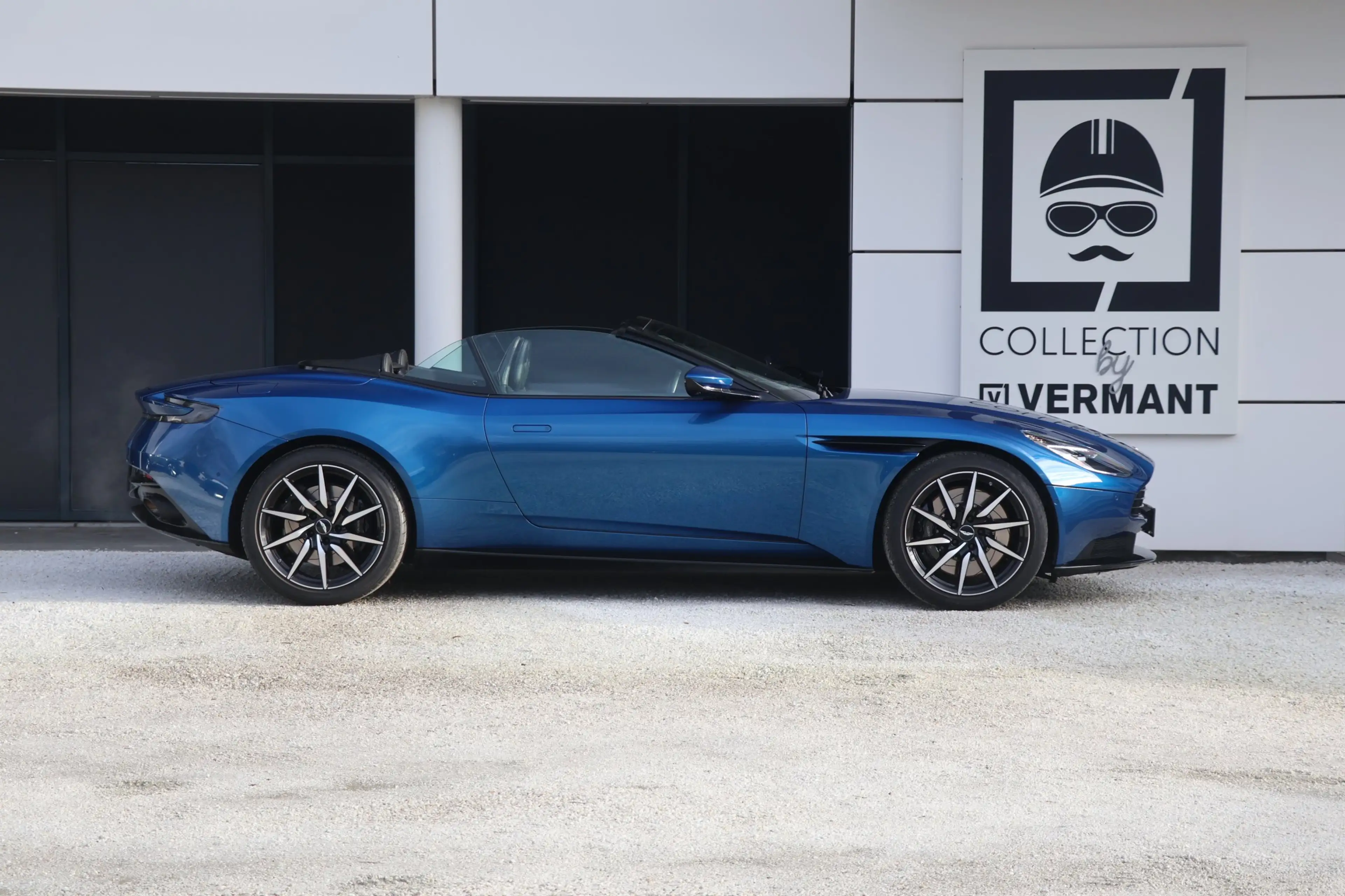 Aston Martin DB11 DB11 V8 Volante — photo 3