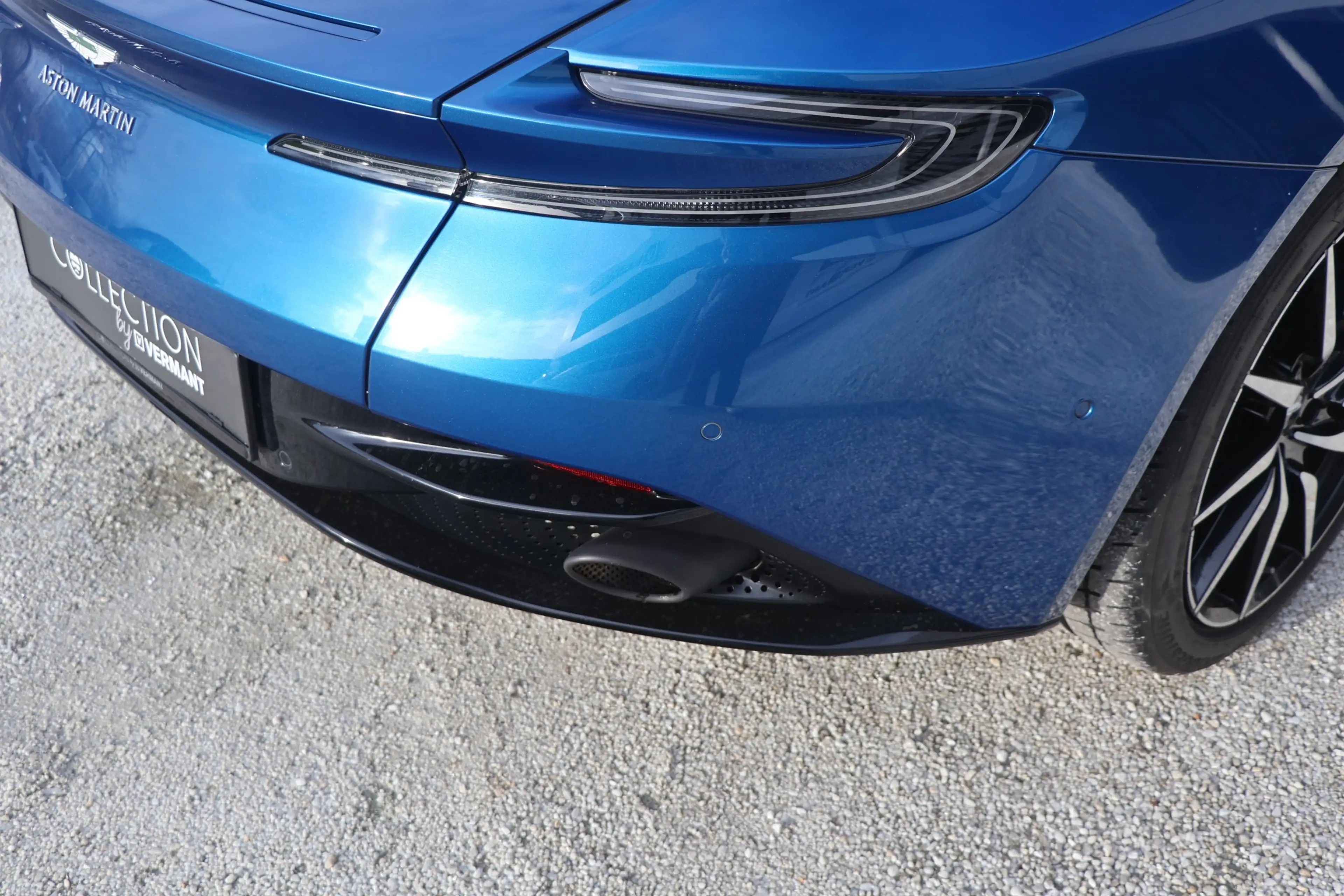 Aston Martin DB11 DB11 V8 Volante — photo 12