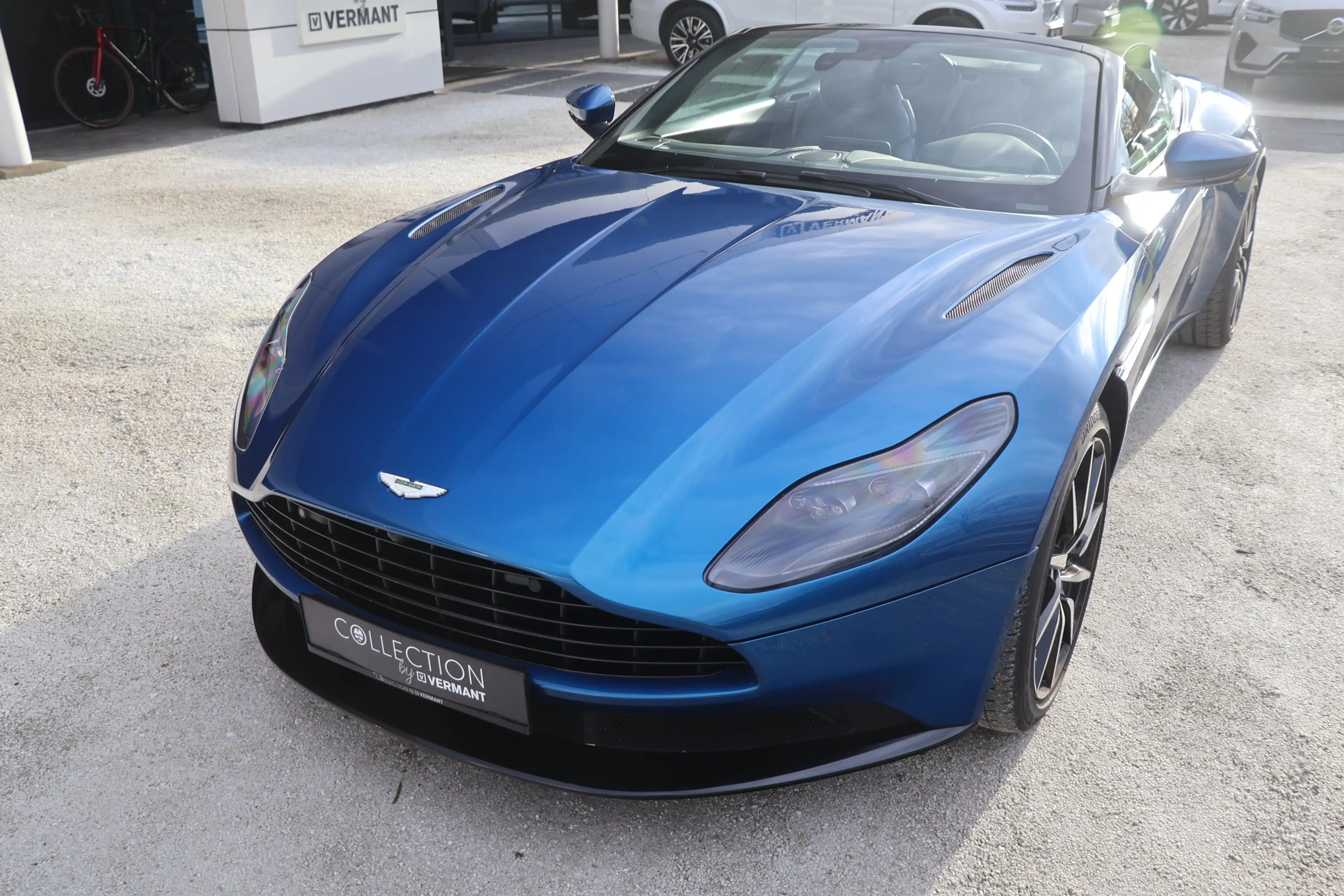 Aston Martin DB11 DB11 V8 Volante — photo 9