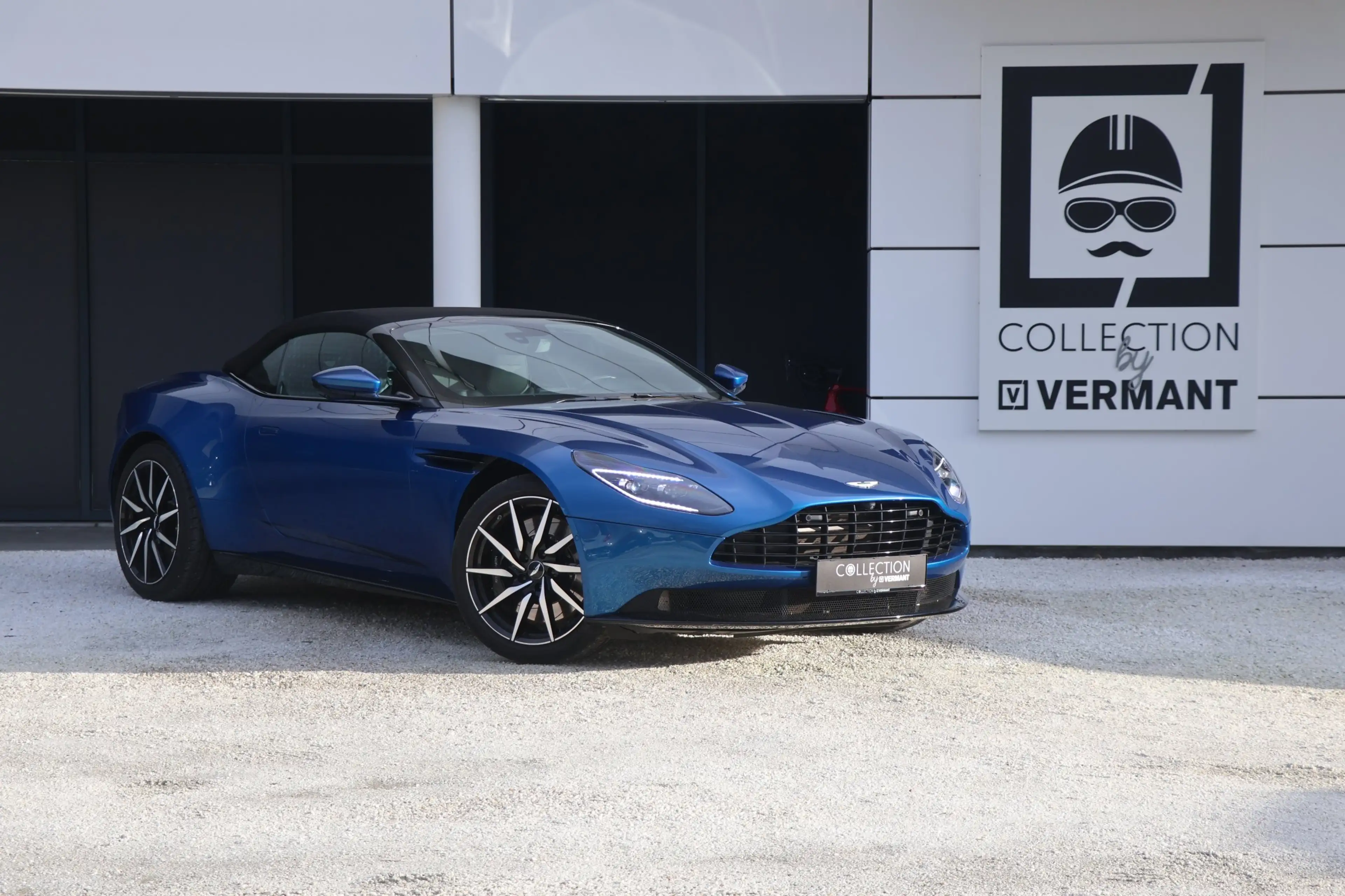 Aston Martin DB11 DB11 V8 Volante — photo 2