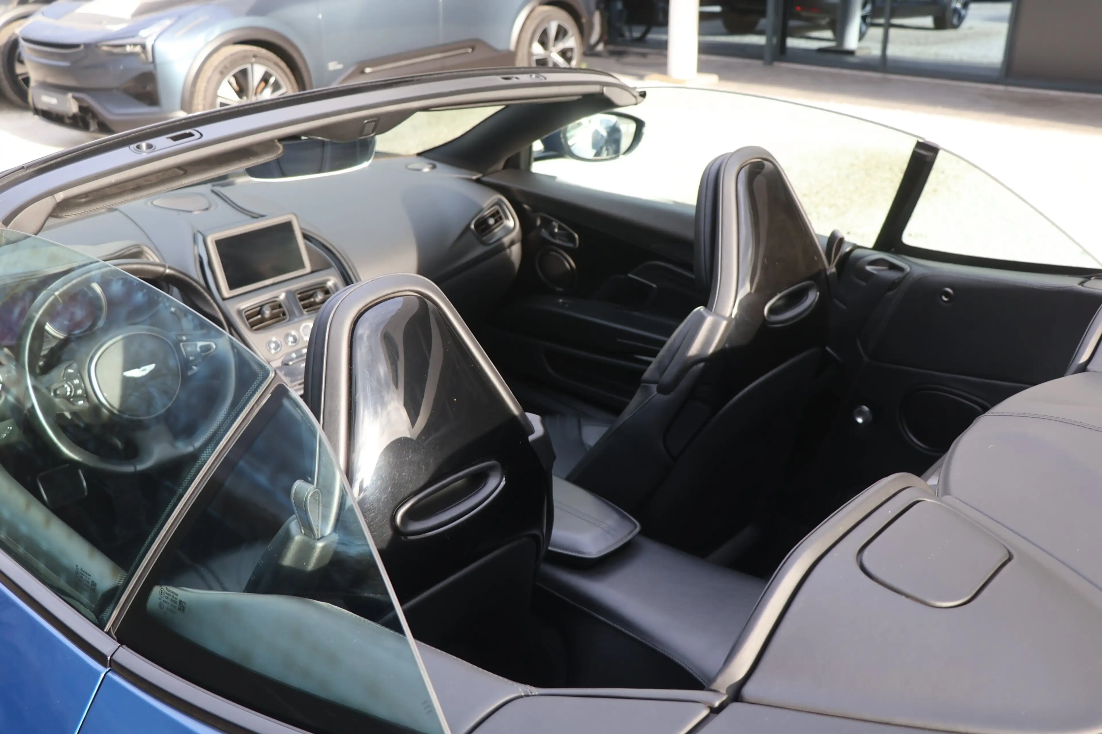 Aston Martin DB11 DB11 V8 Volante — photo 14