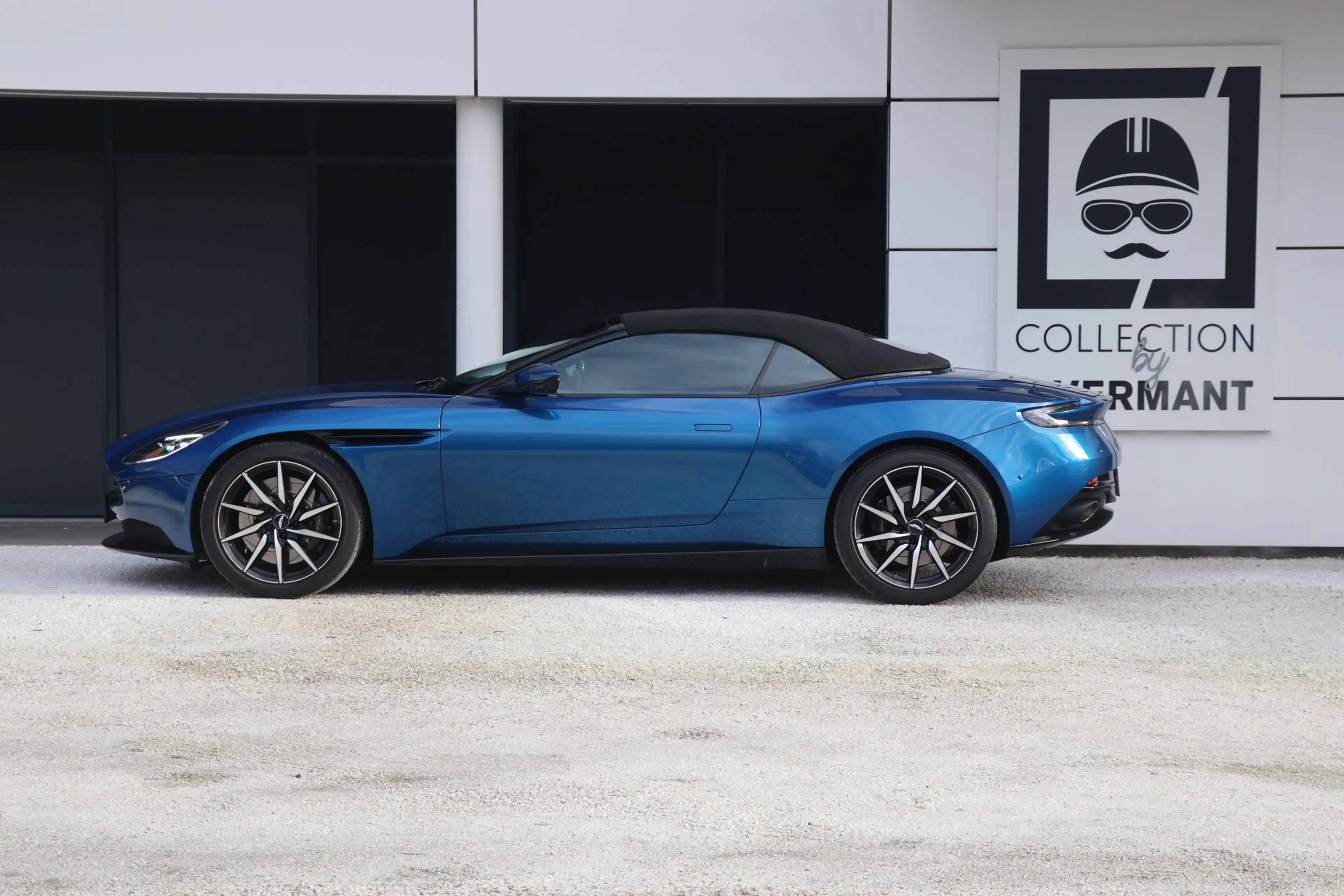 Aston Martin DB11 DB11 V8 Volante — photo 8