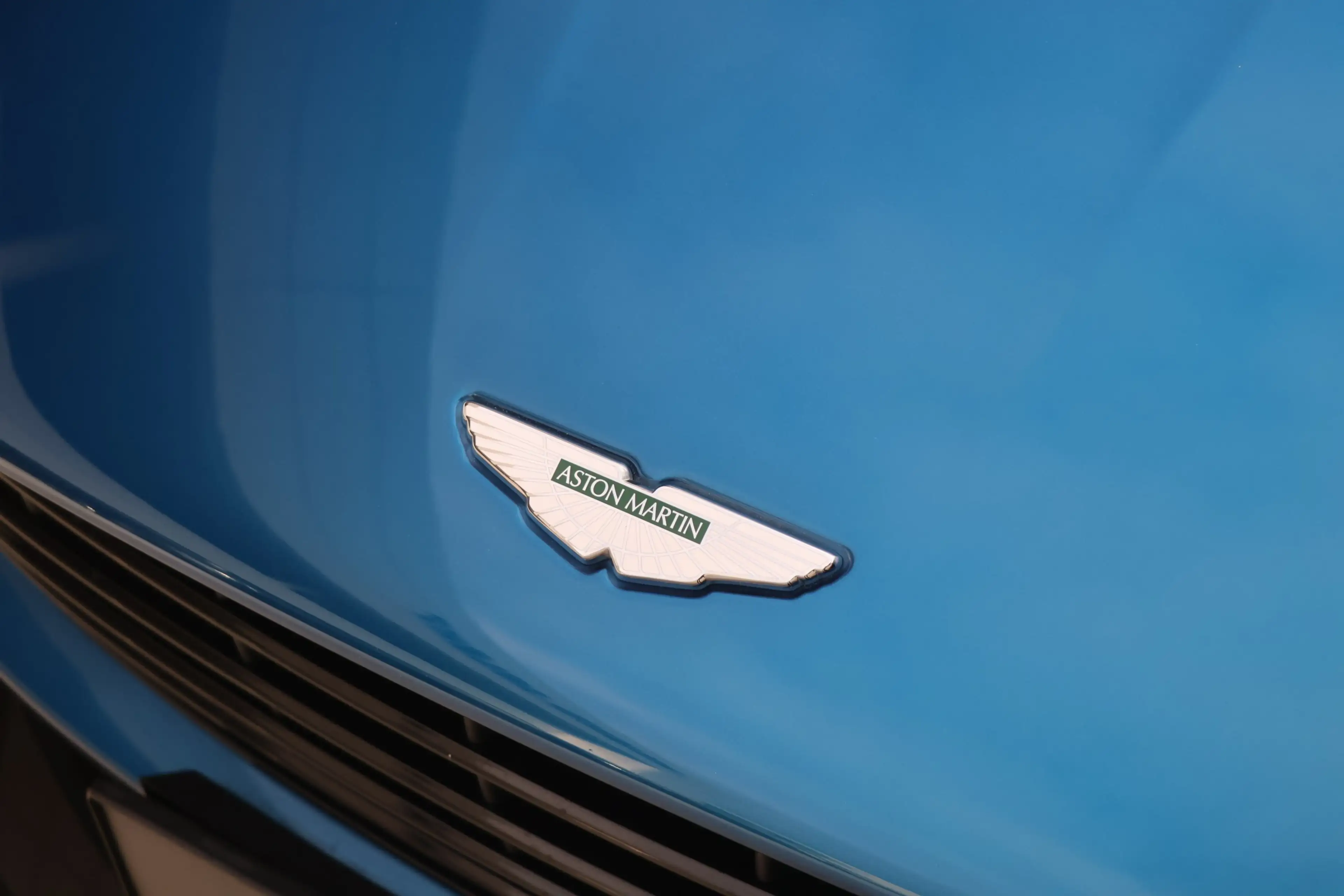 Aston Martin DB11 DB11 V8 Volante — photo 10