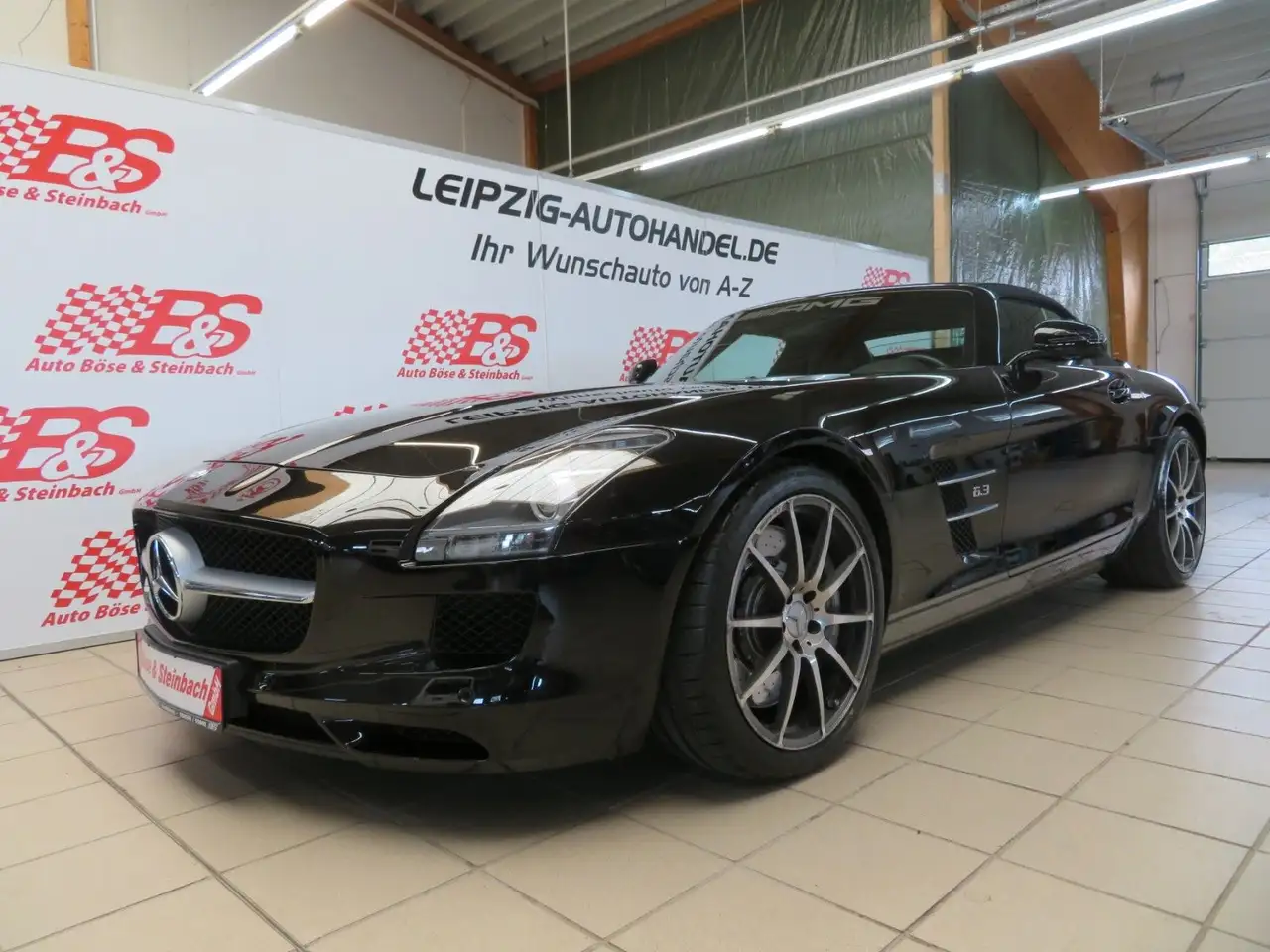 Mercedes-Benz SLS
