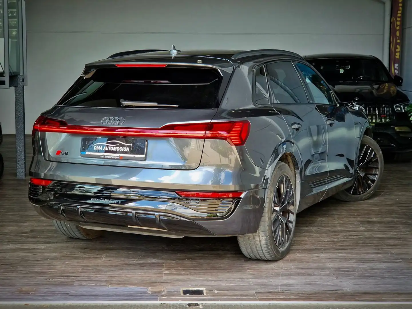 Audi Q8 e-tron Todoterreno 408cv Automático de 5 Puertas Gri - 2