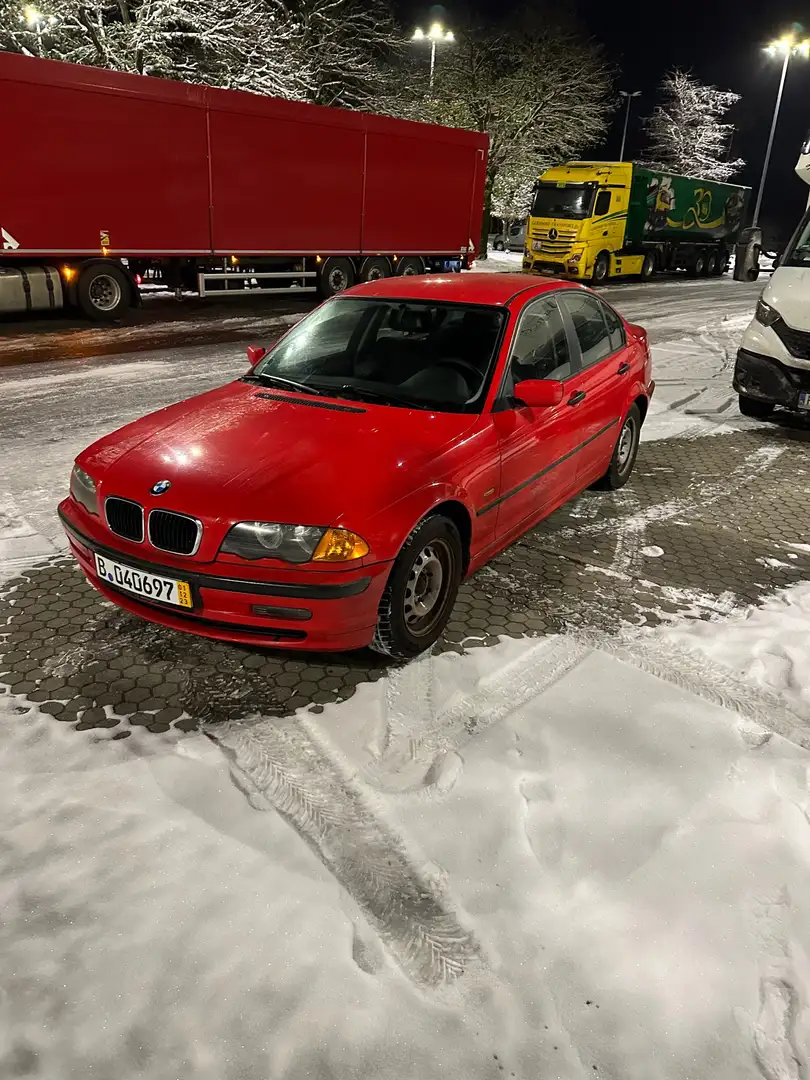 BMW 318 318i Червоний - 2