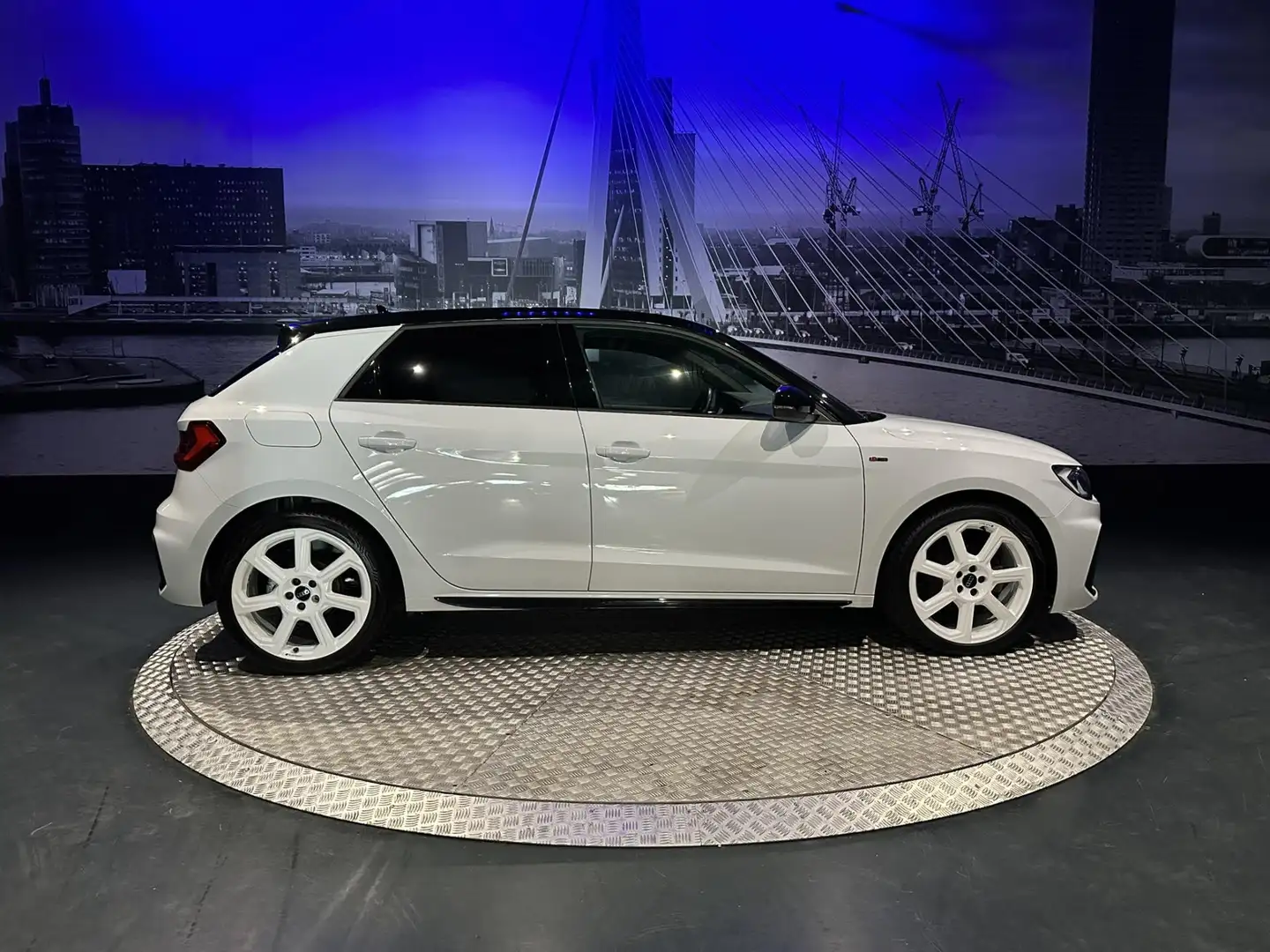 Audi A1 Sportback 30 TFSI S edition *Sonos*ACC*Appconnect* Wit - 2