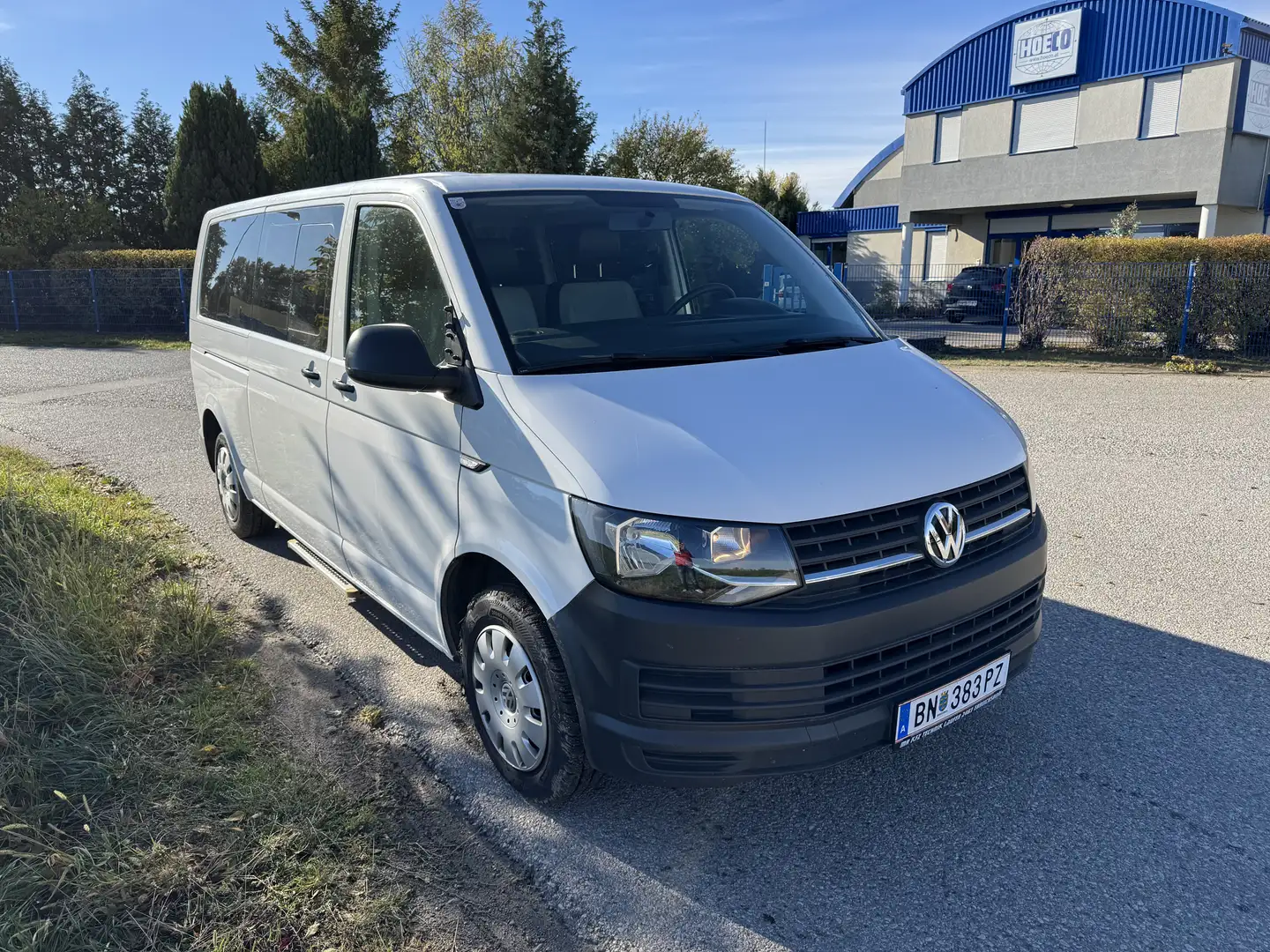 Volkswagen T6 Kombi LR 2,0 TDI BMT Weiß - 2
