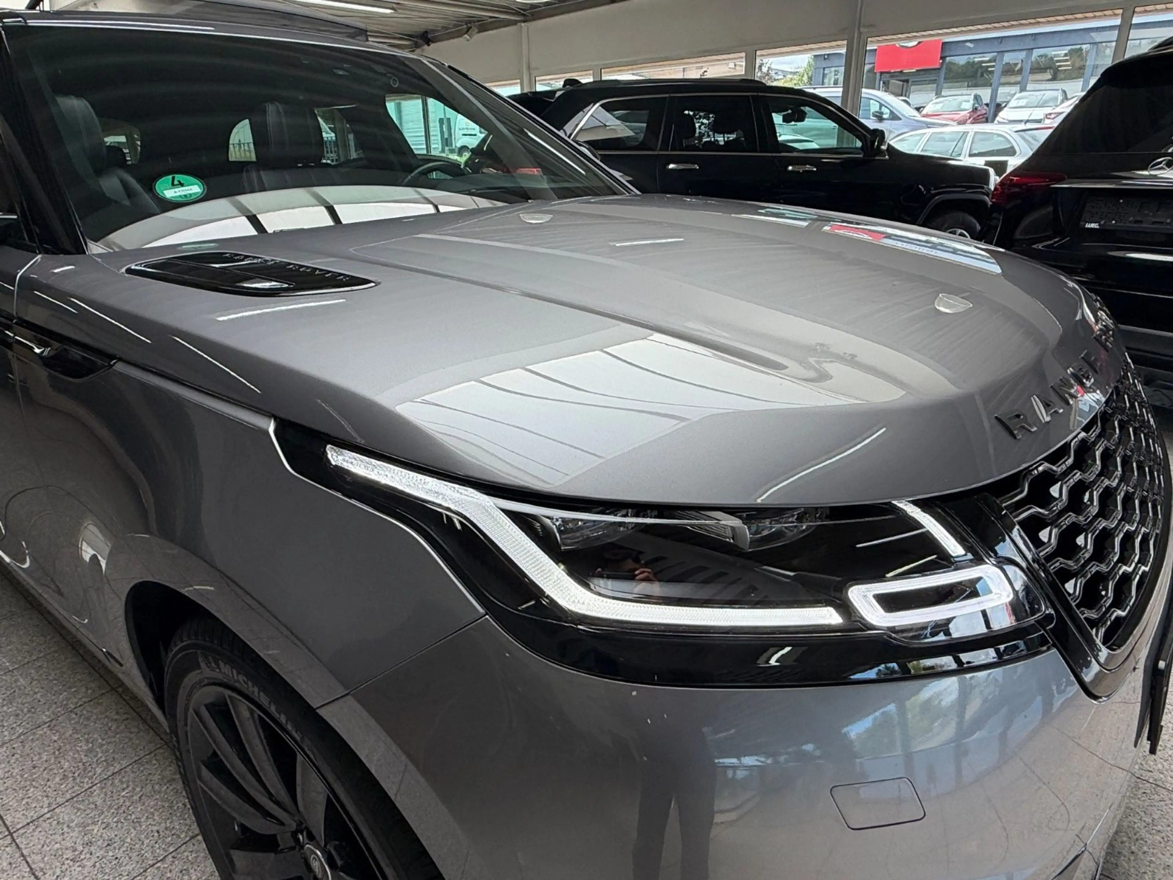 Land Rover Range Rover Velar R-Dynamic SE Panoramadach — photo 9