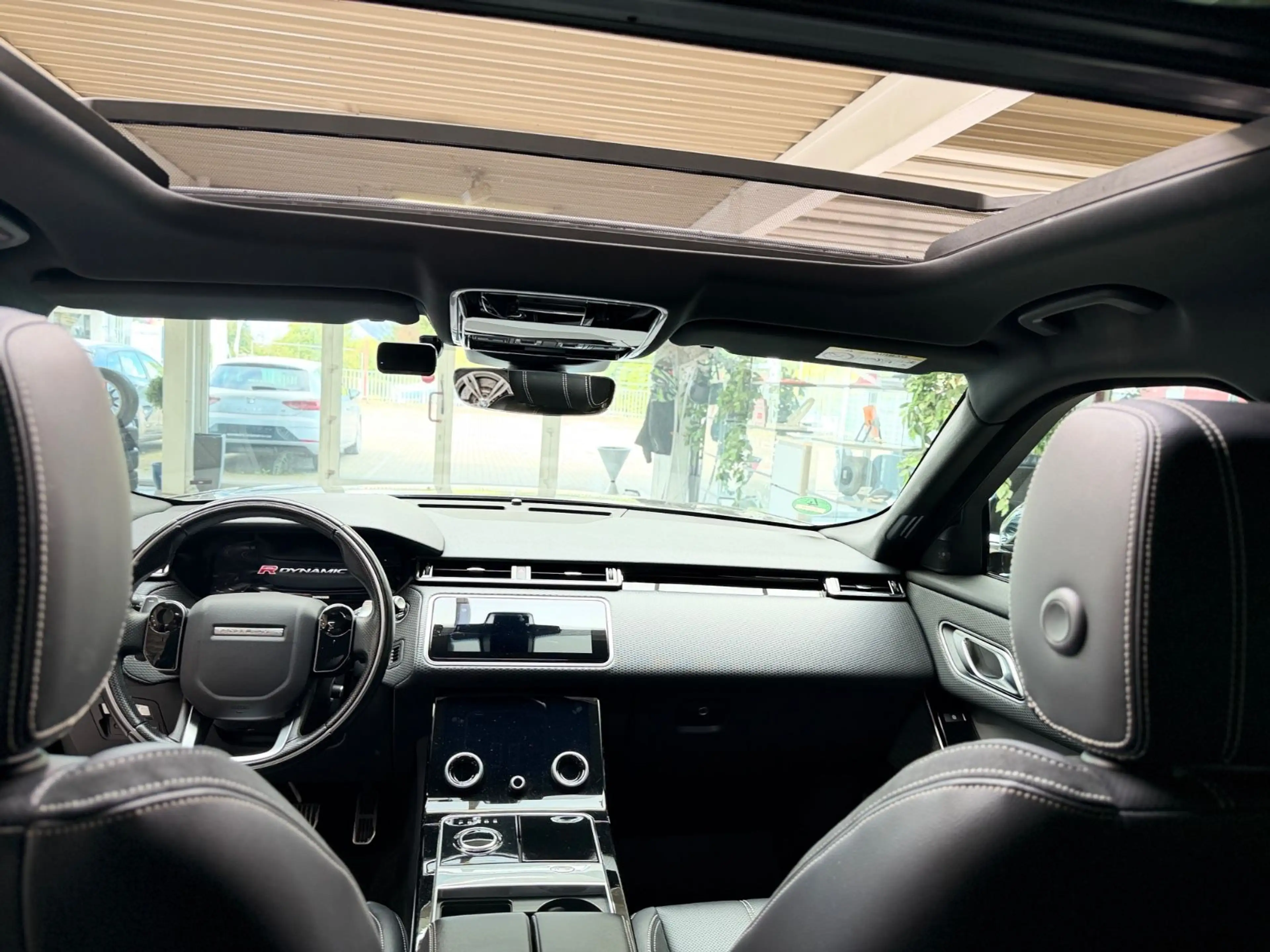 Land Rover Range Rover Velar R-Dynamic SE Panoramadach — photo 14