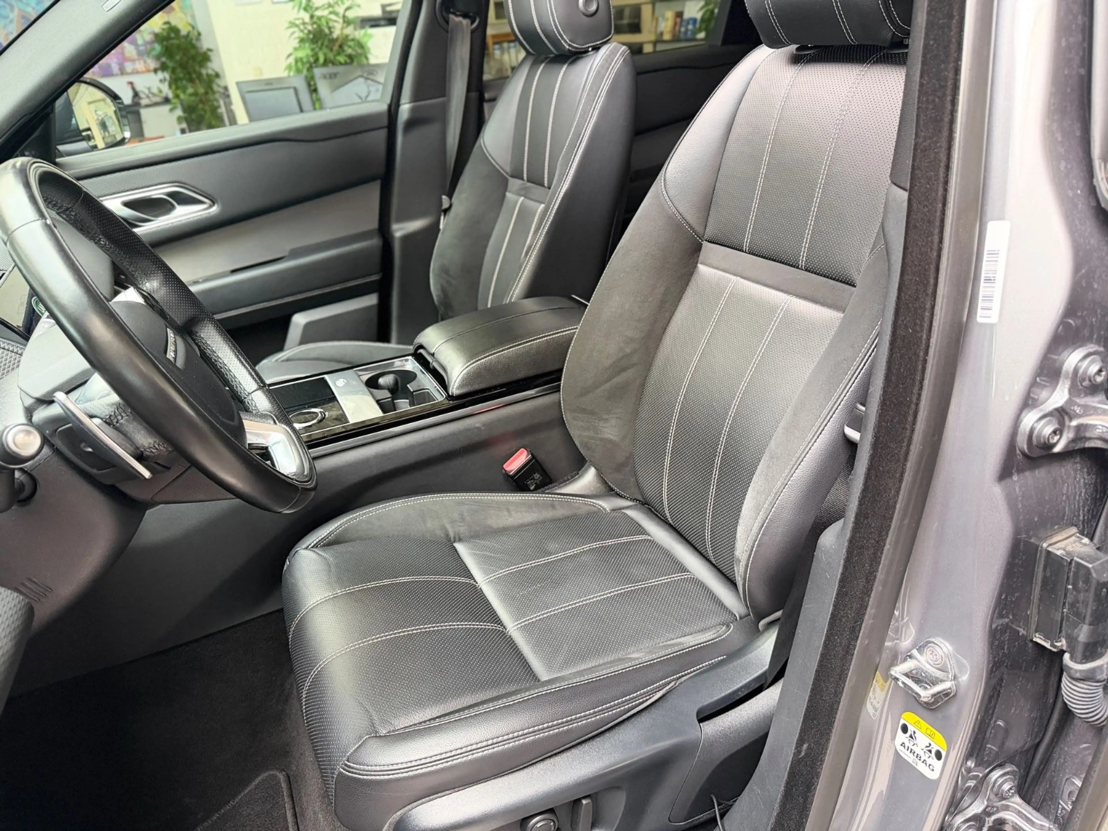 Land Rover Range Rover Velar R-Dynamic SE Panoramadach — photo 15
