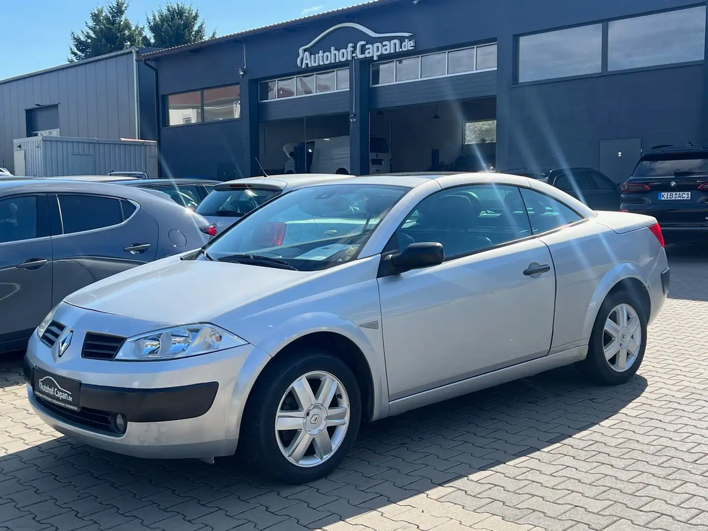 Renault Megane 2.0 Cabriolet Automatik/Sitzh./Klima/ZV/Alus/ Silber - 1
