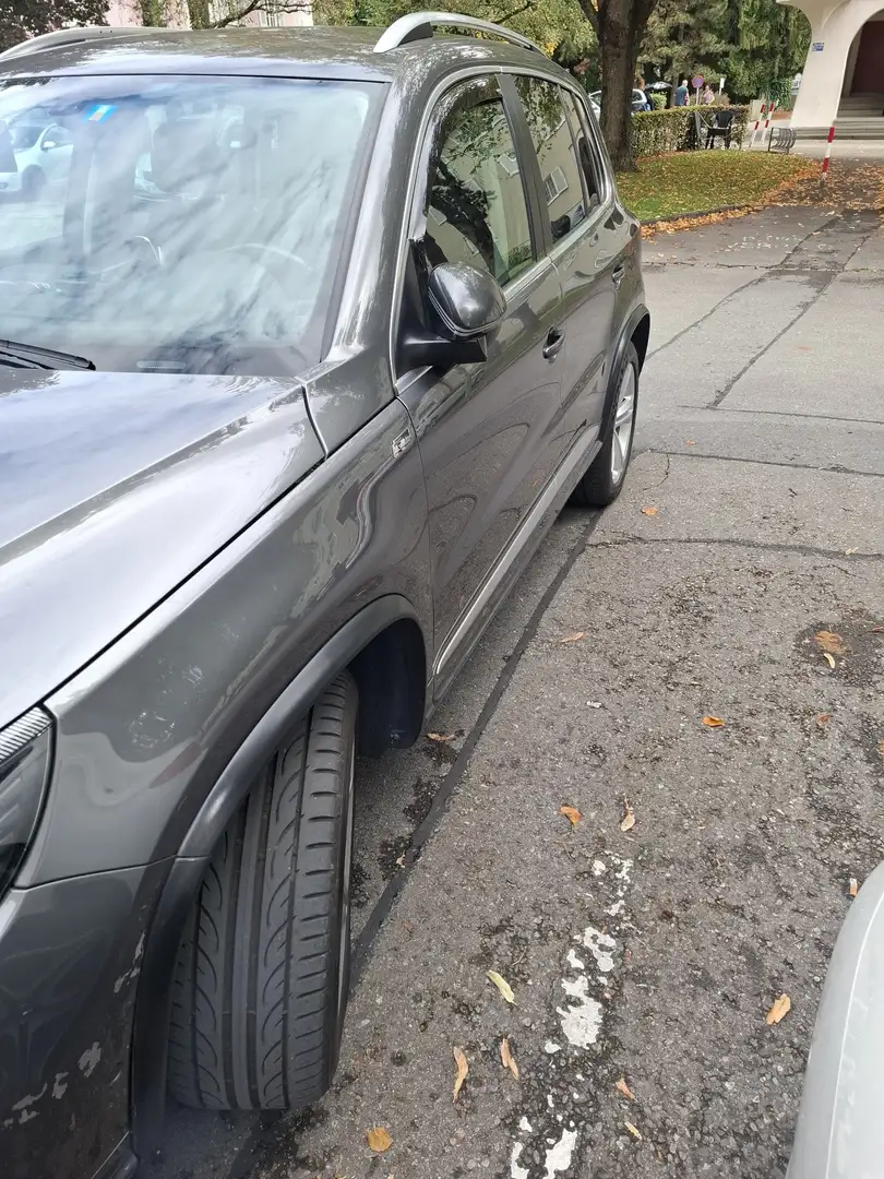 Volkswagen Tiguan 2,0 TDI SCR Sport & Style Grau - 2