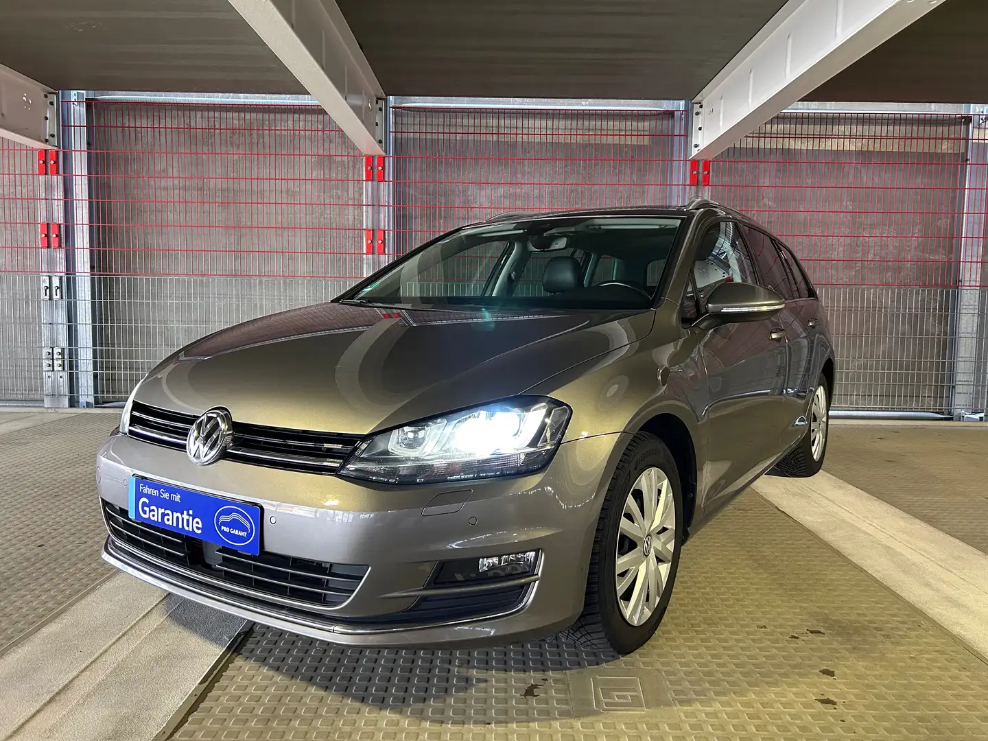 Volkswagen Golf Variant Golf VII Variant Diesel 2.0 TDI BlueMotion Technol Grau - 1